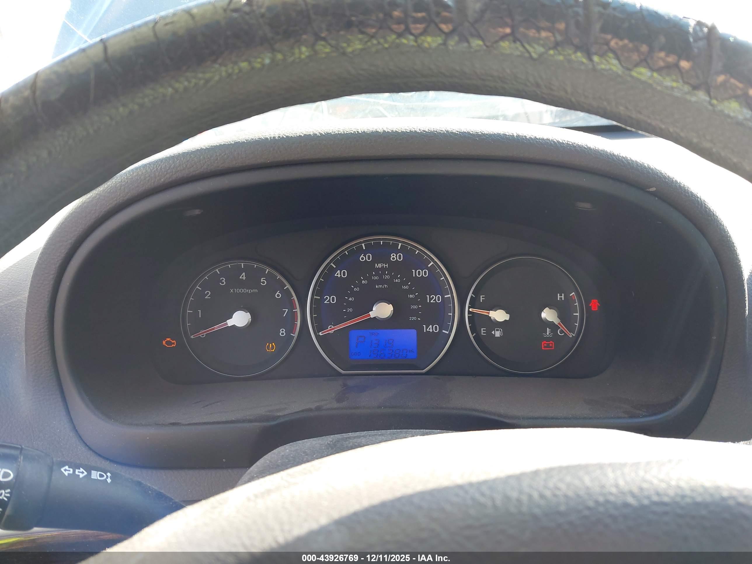 HYUNDAI SANTA image 7