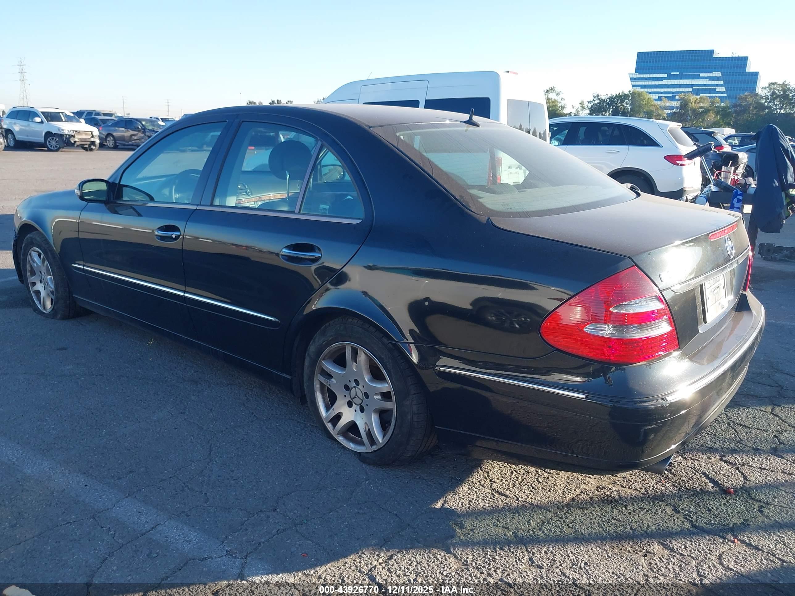 MERCEDES-BENZ E image 3