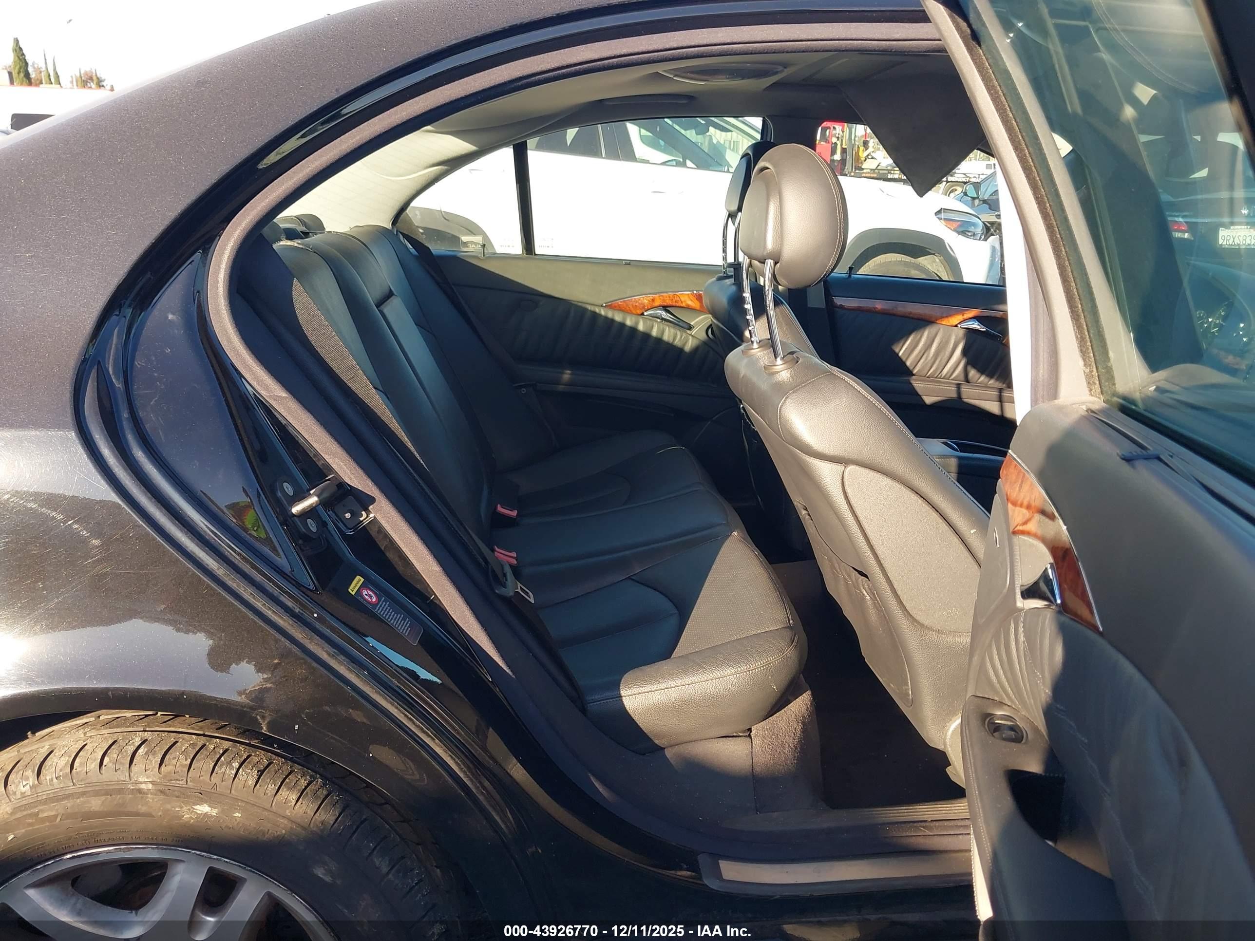 MERCEDES-BENZ E image 8