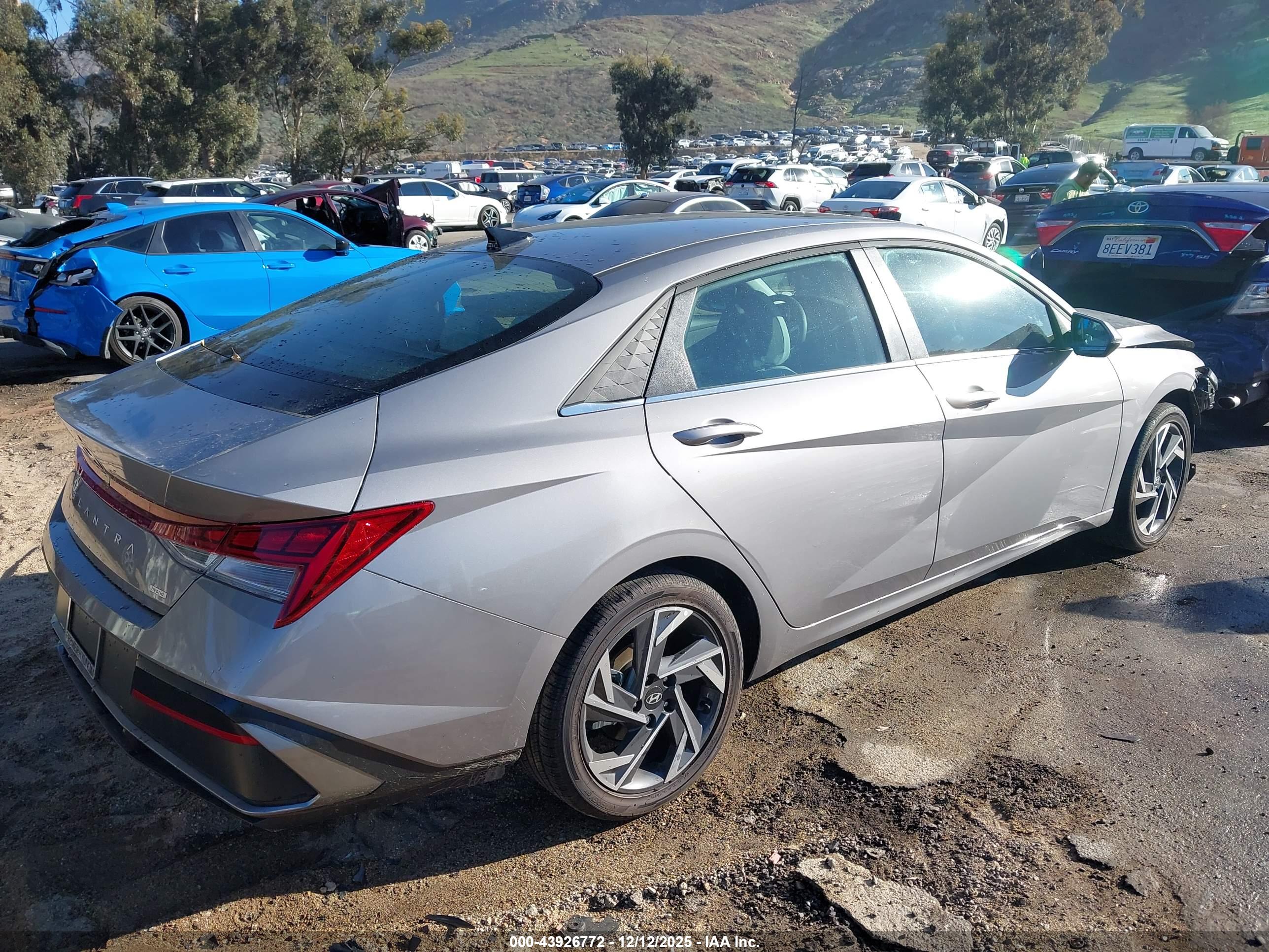 HYUNDAI ELANTRA image 4