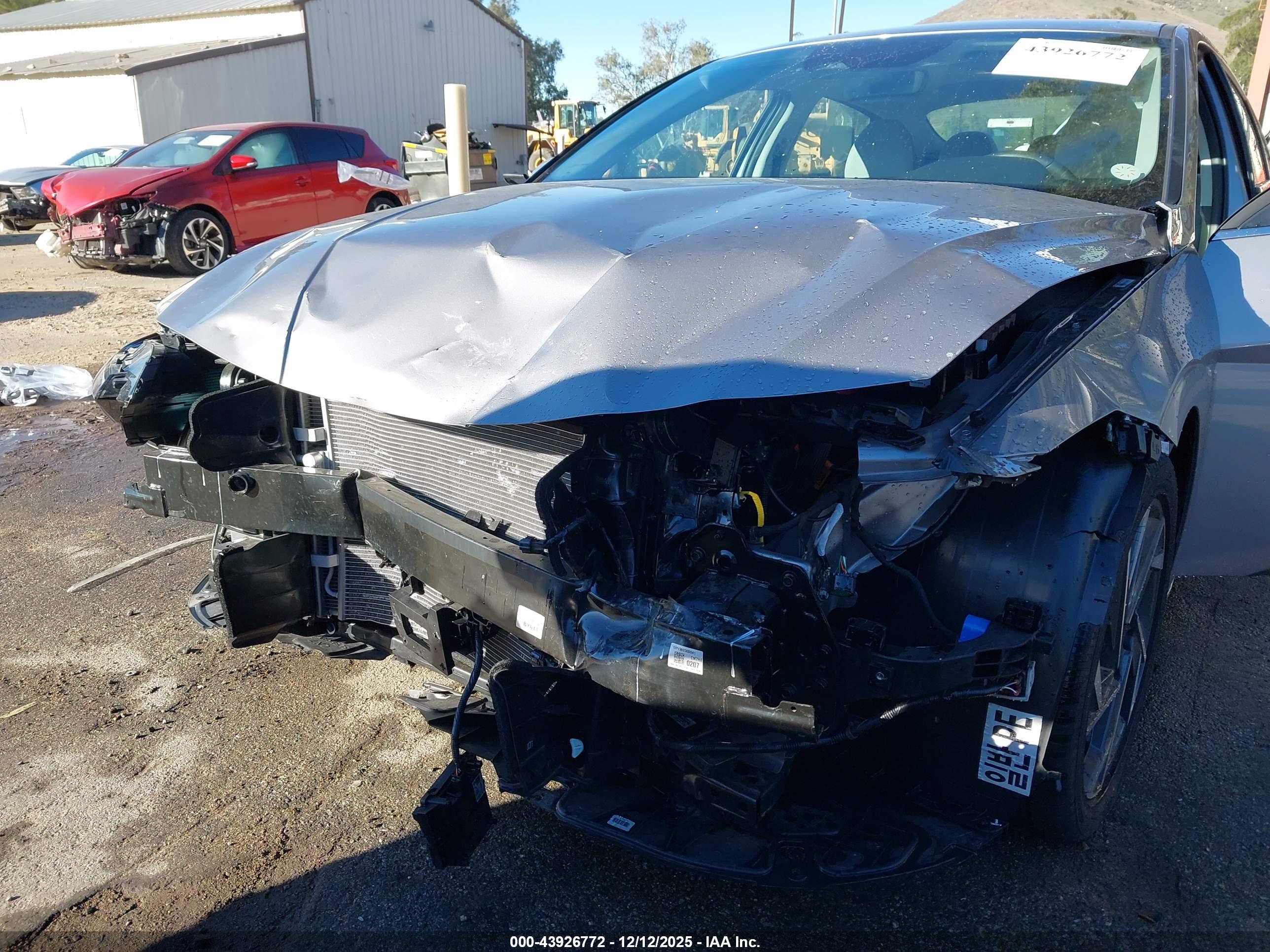 HYUNDAI ELANTRA image 6