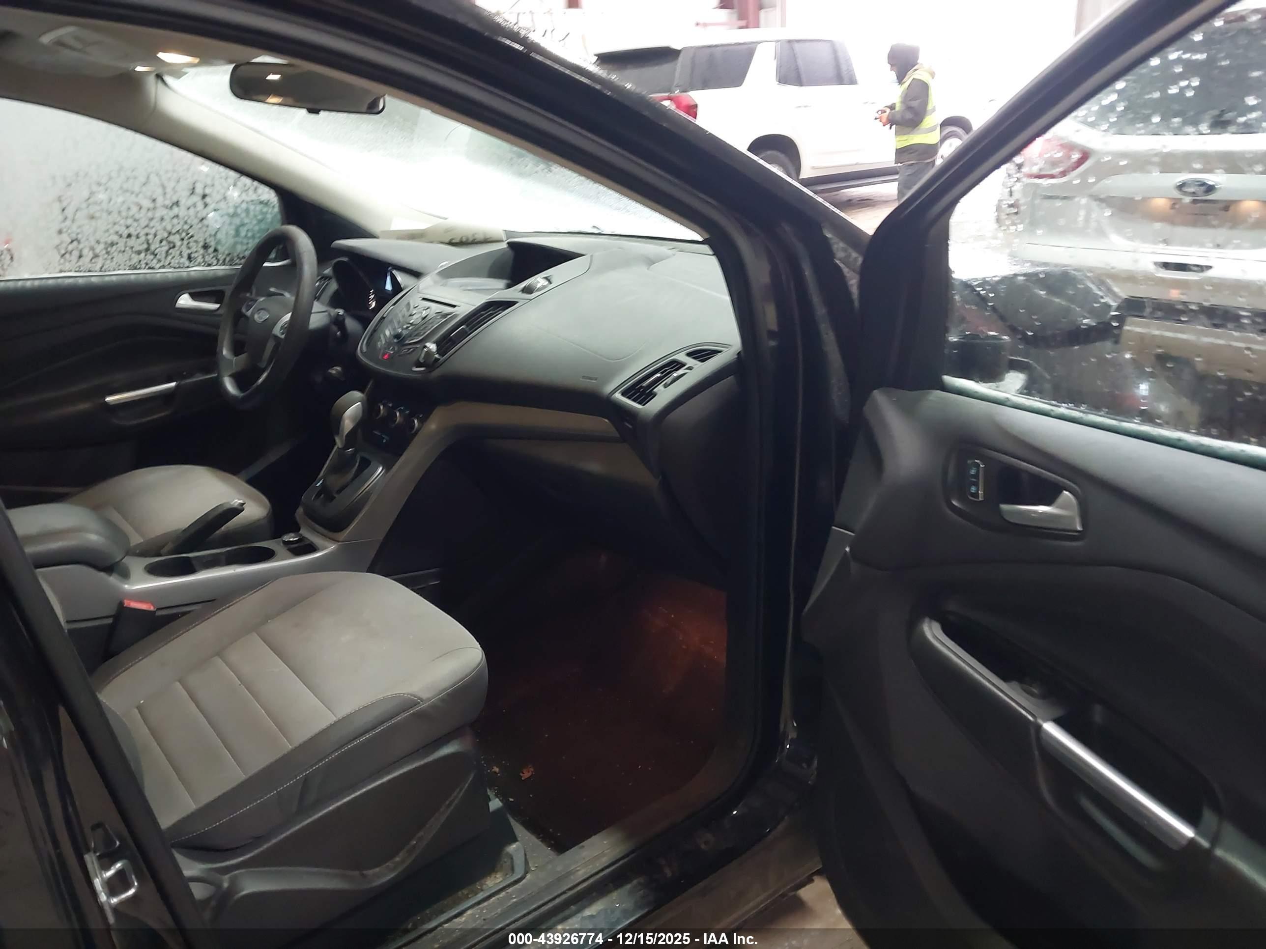 FORD ESCAPE image 5