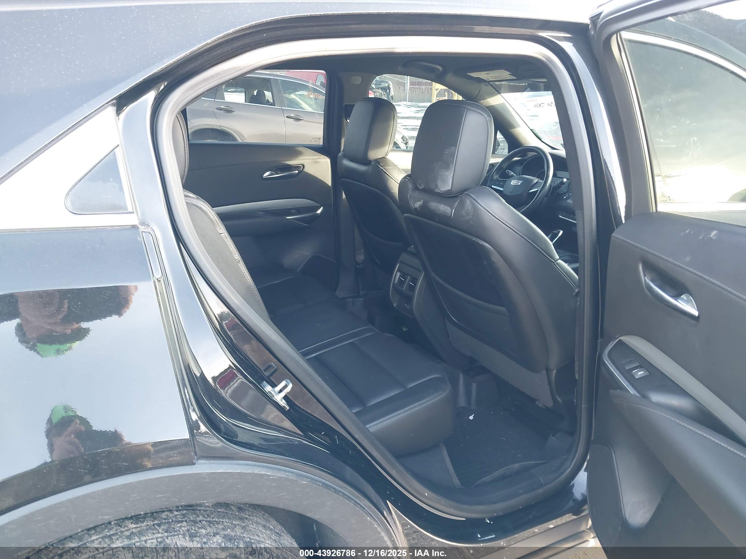 CADILLAC XT4 image 8