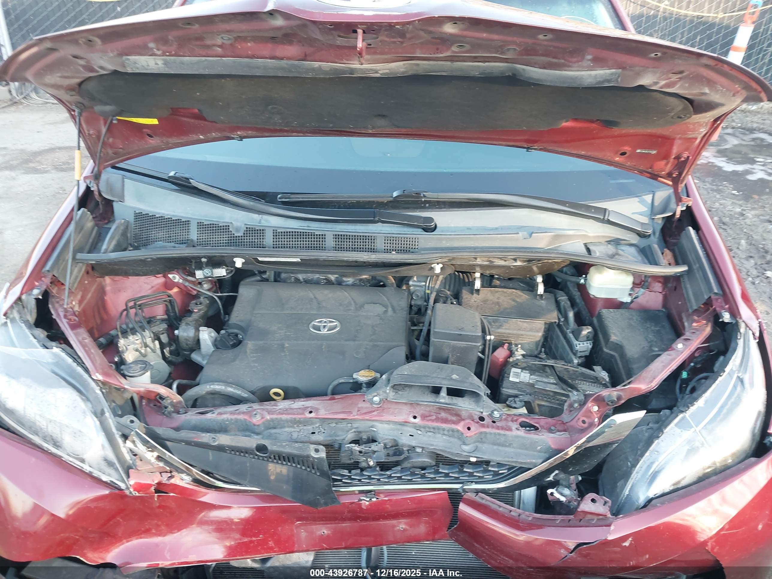 TOYOTA SIENNA image 10
