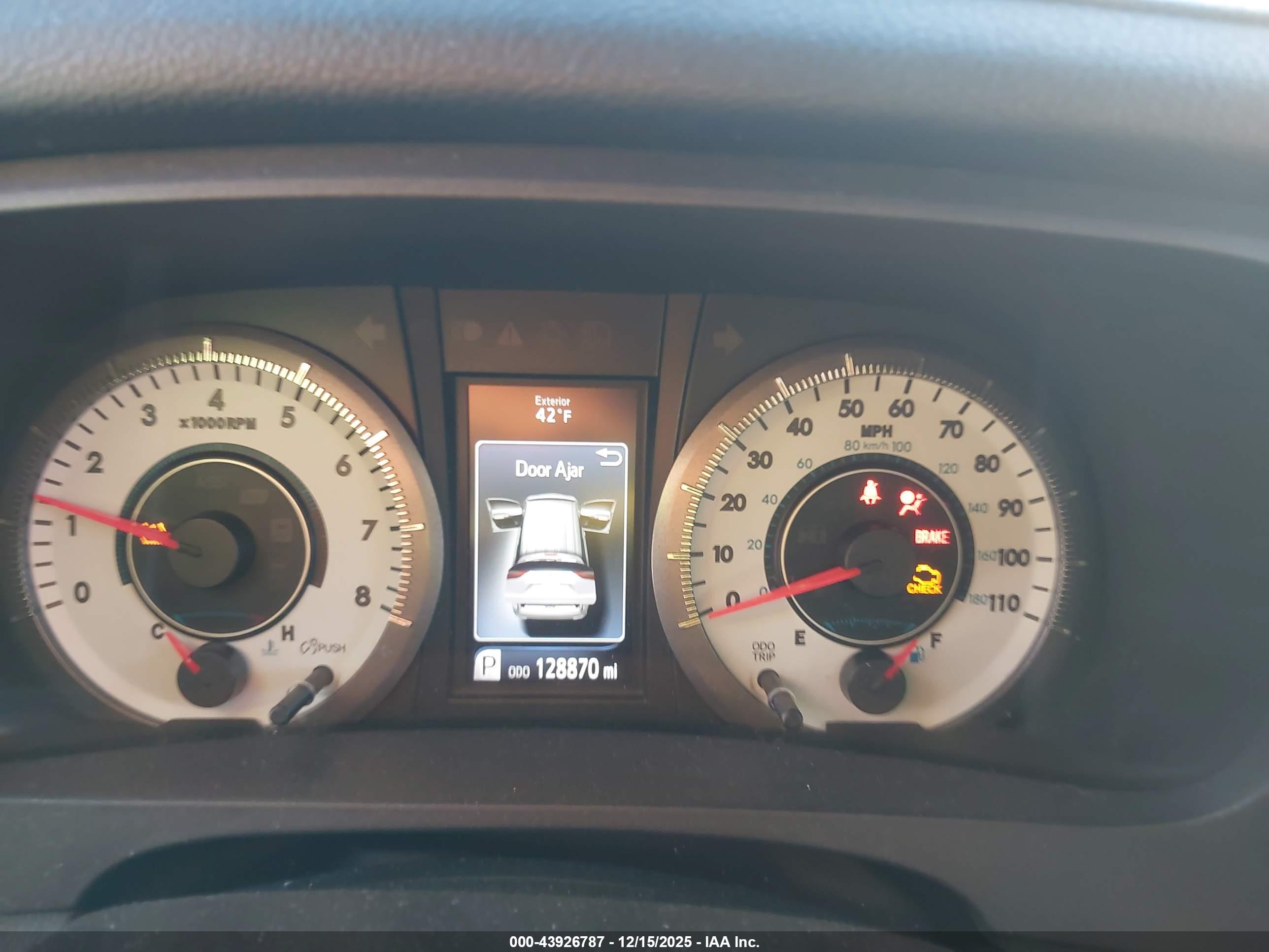 TOYOTA SIENNA image 7