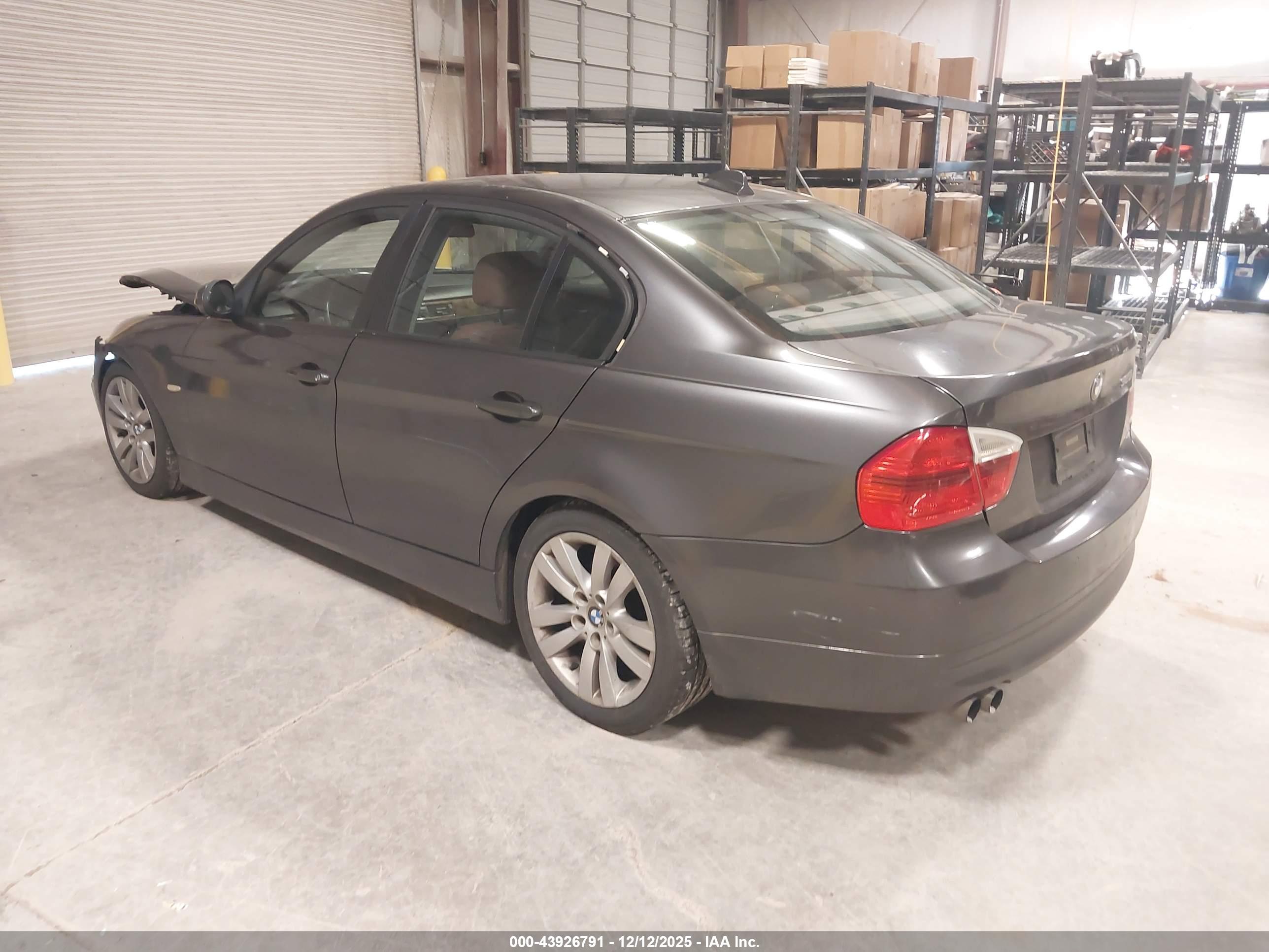 BMW 325I image 3