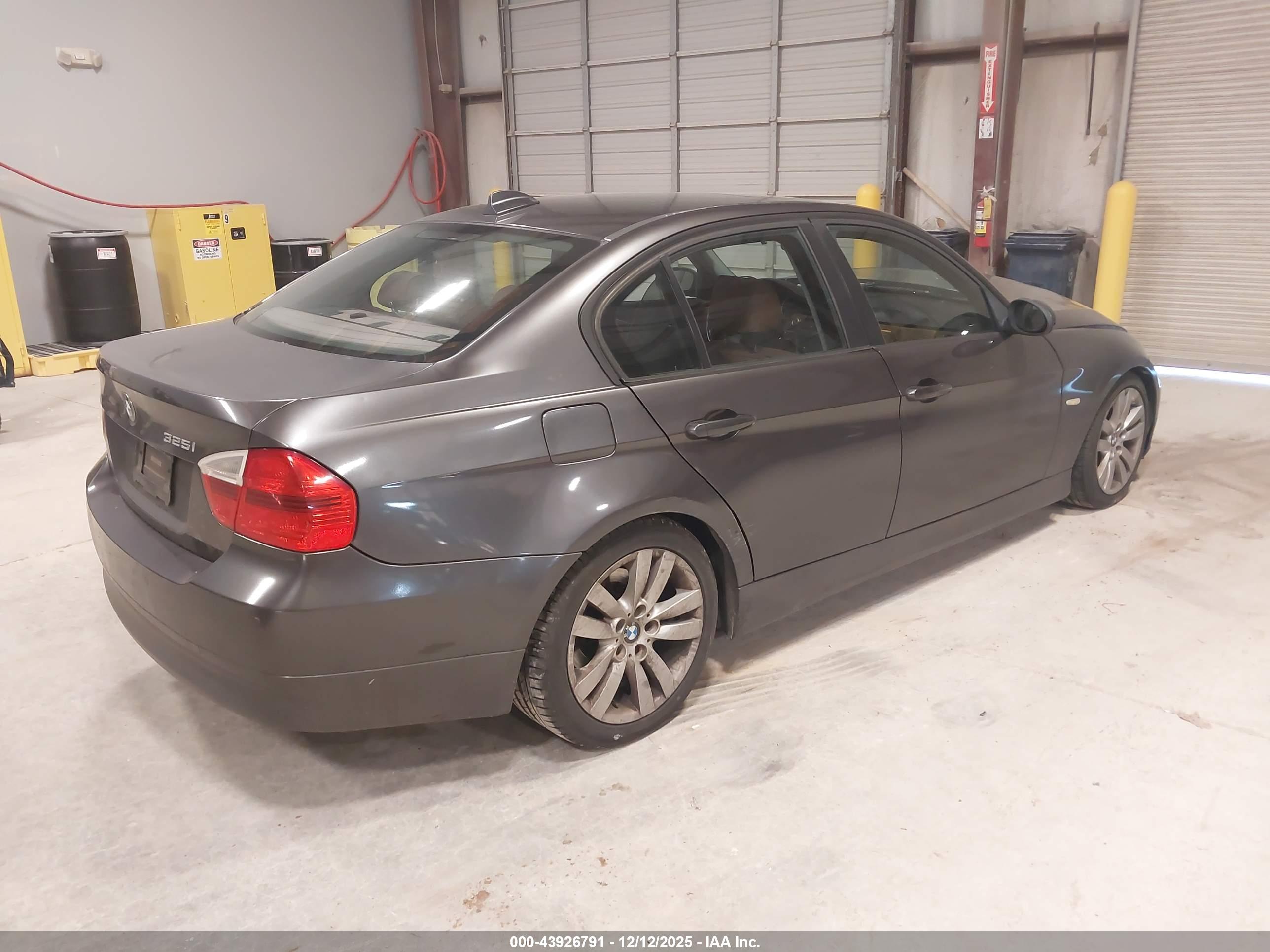 BMW 325I image 4