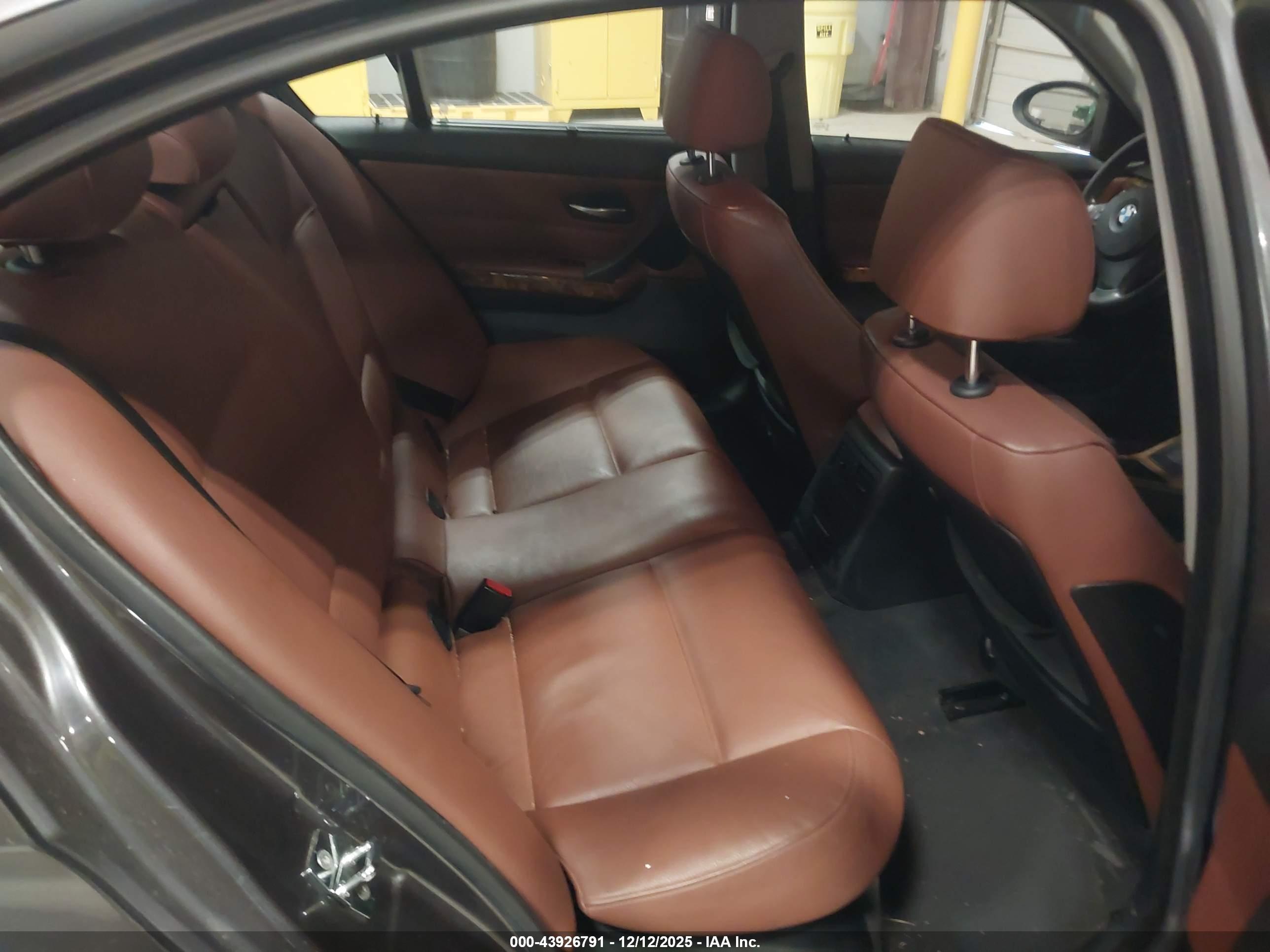 BMW 325I image 8