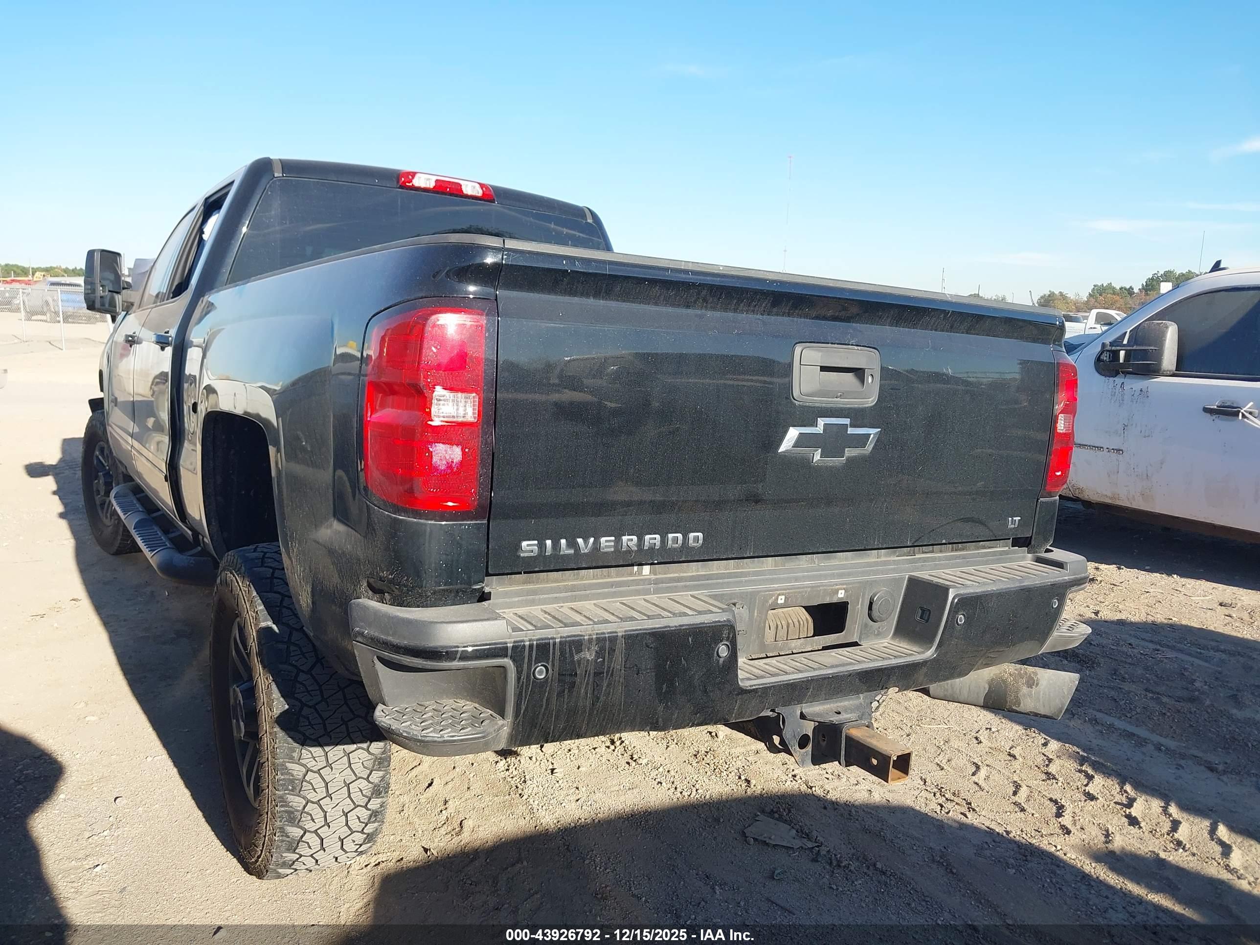 CHEVROLET SILVERADO image 3