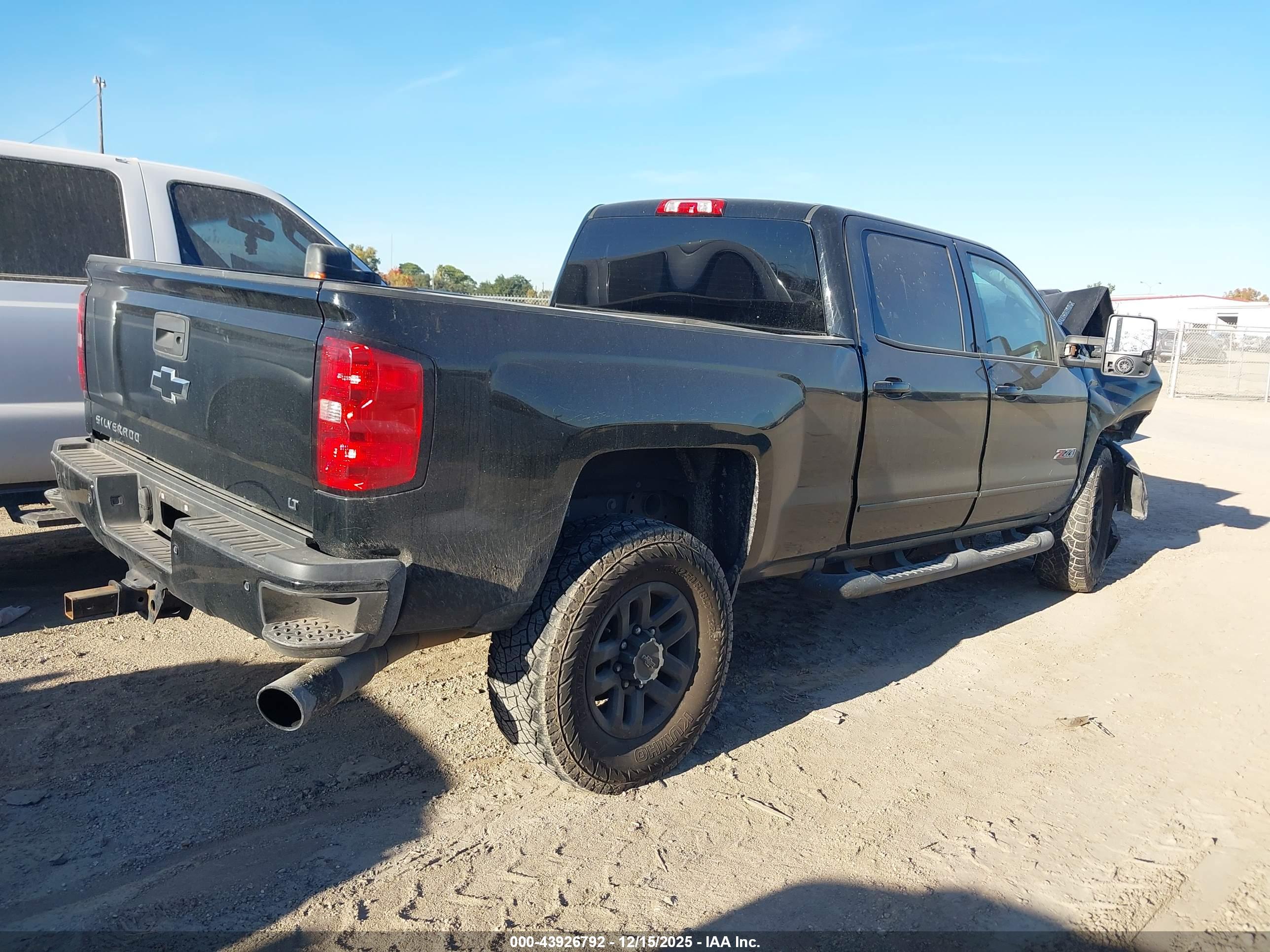 CHEVROLET SILVERADO image 4