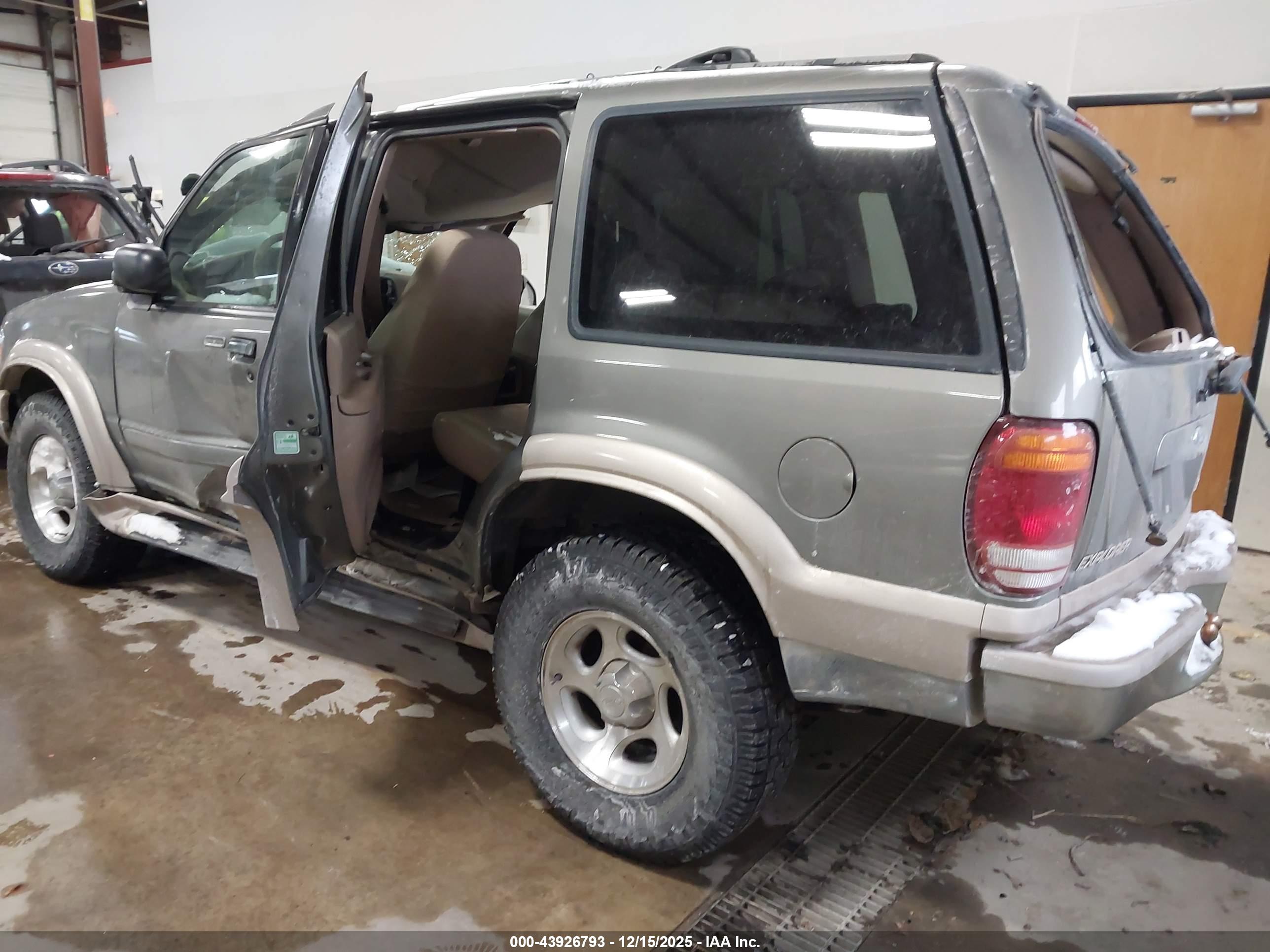 FORD EXPLORER image 3