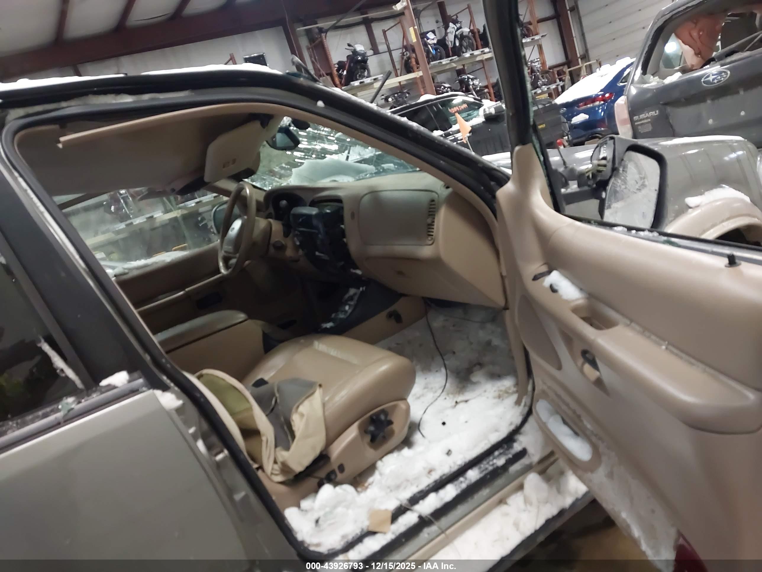 FORD EXPLORER image 5