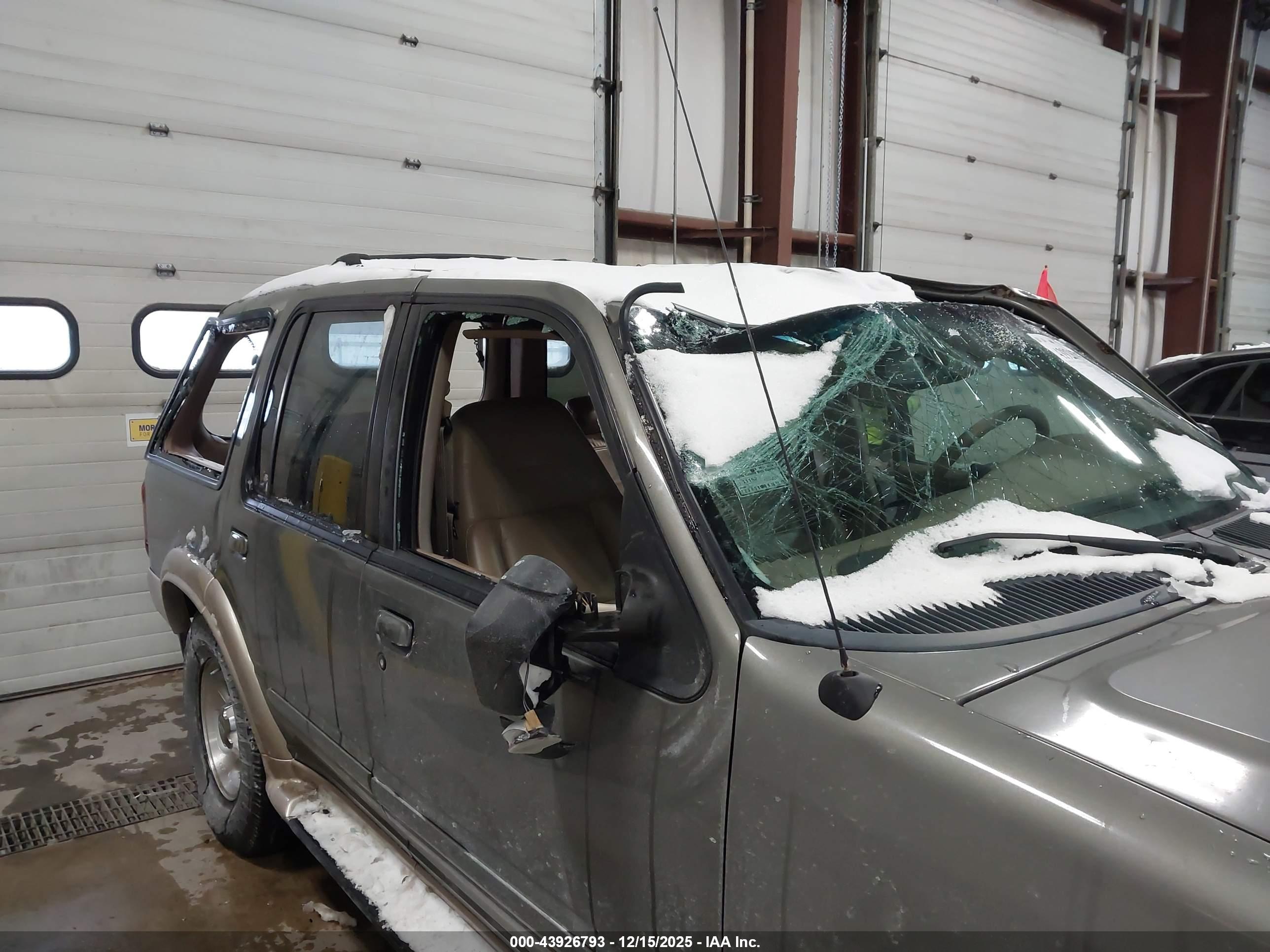 FORD EXPLORER image 6
