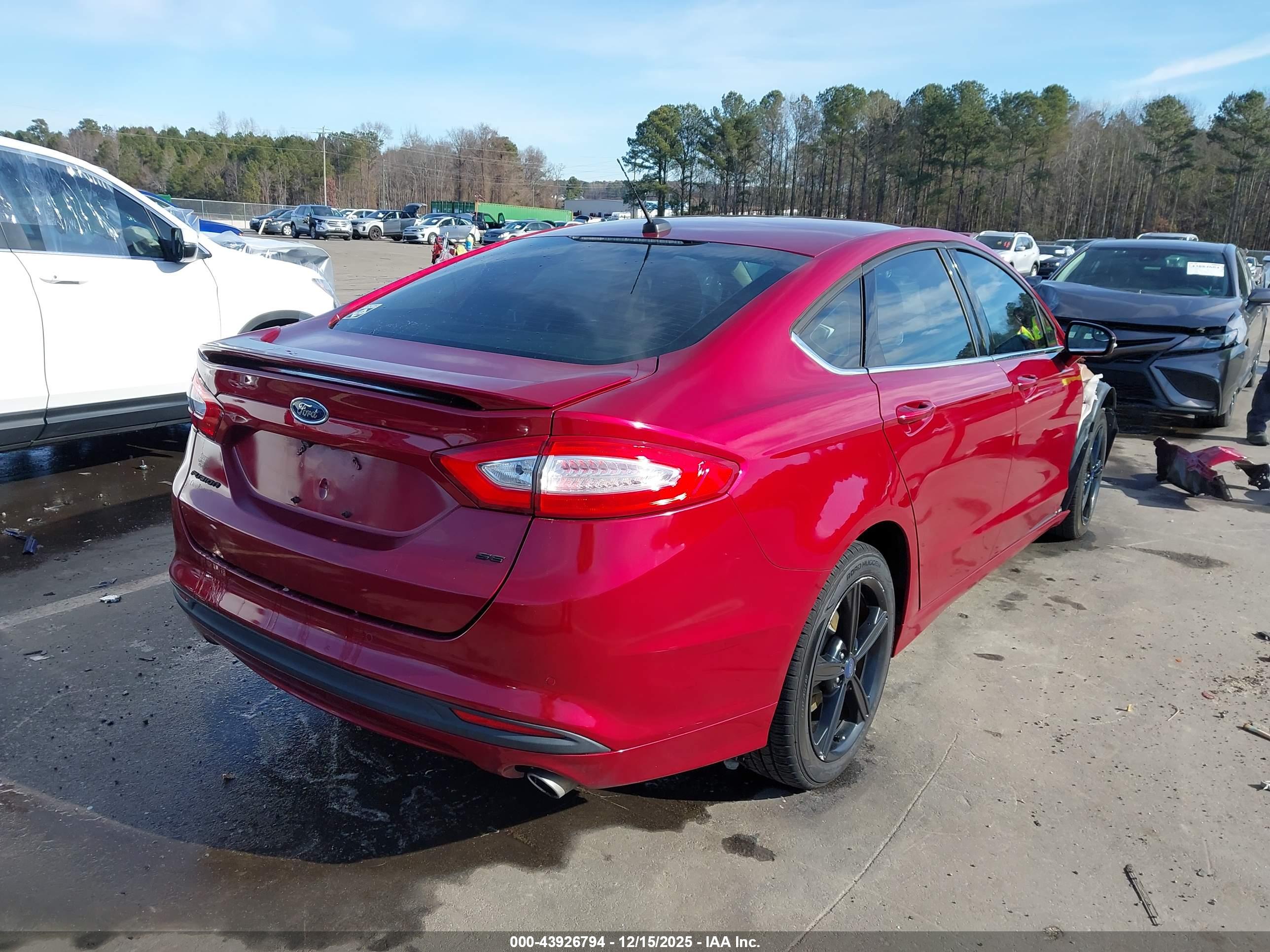 FORD FUSION image 4