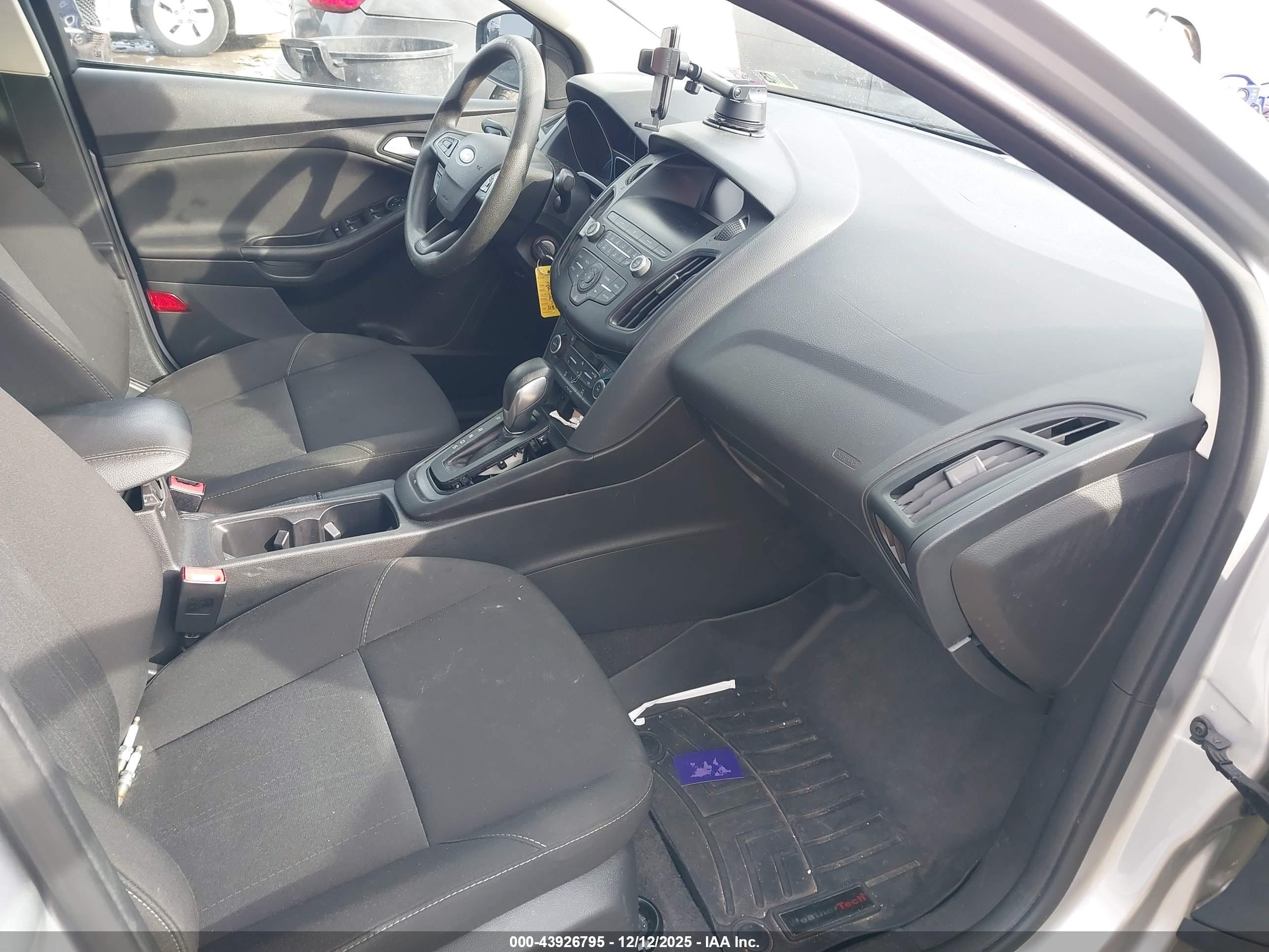 FORD FOCUS image 5