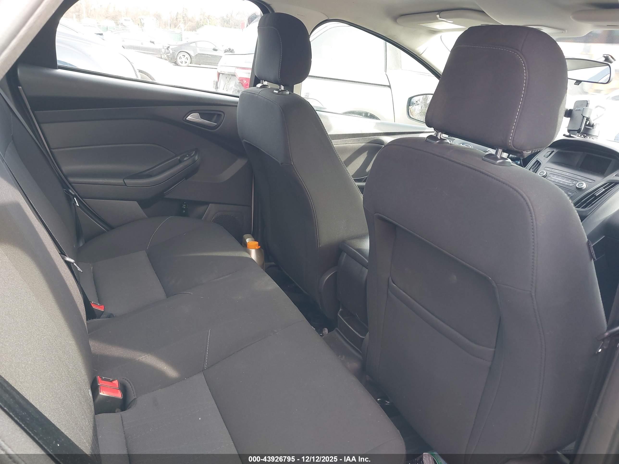 FORD FOCUS image 8