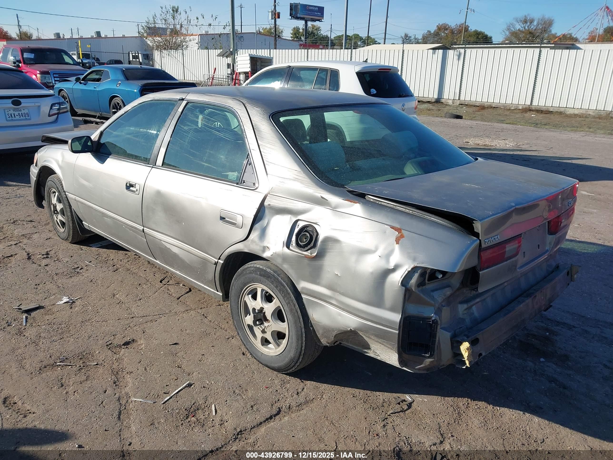 TOYOTA CAMRY image 3