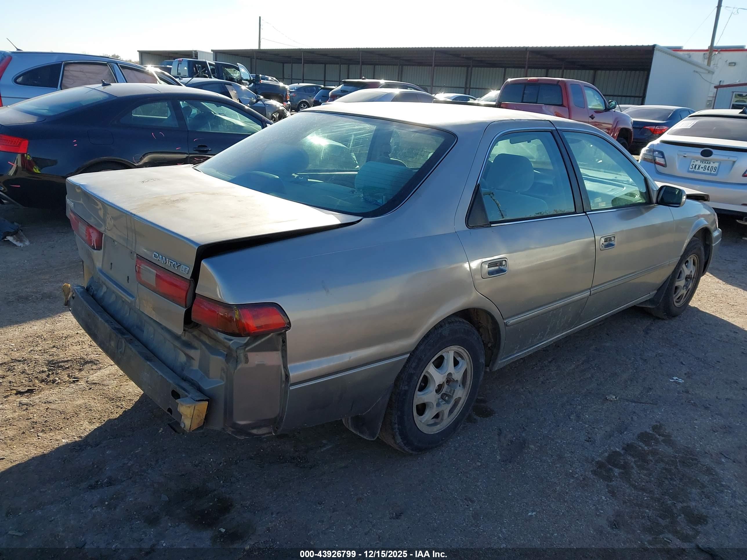 TOYOTA CAMRY image 4
