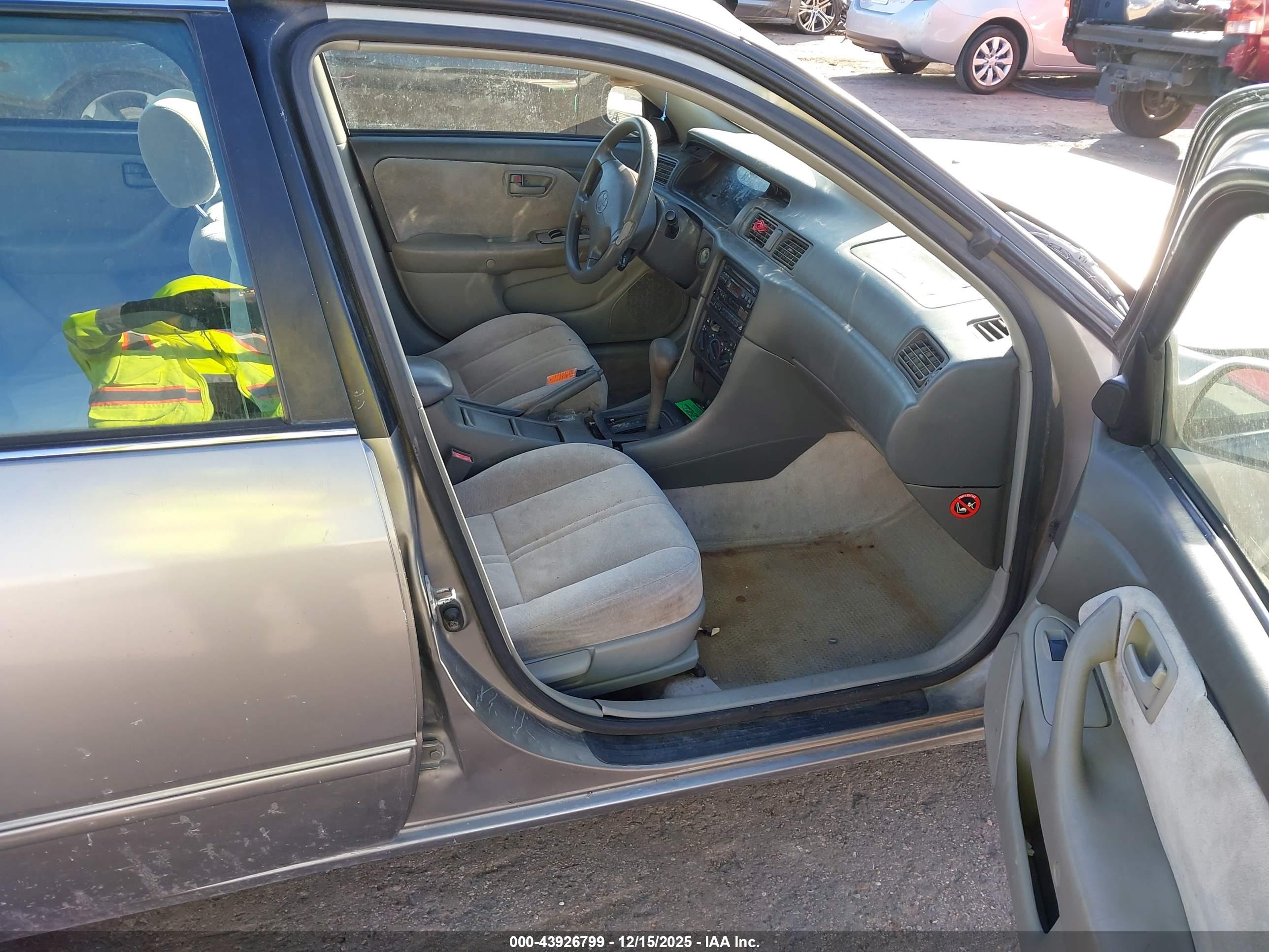 TOYOTA CAMRY image 5