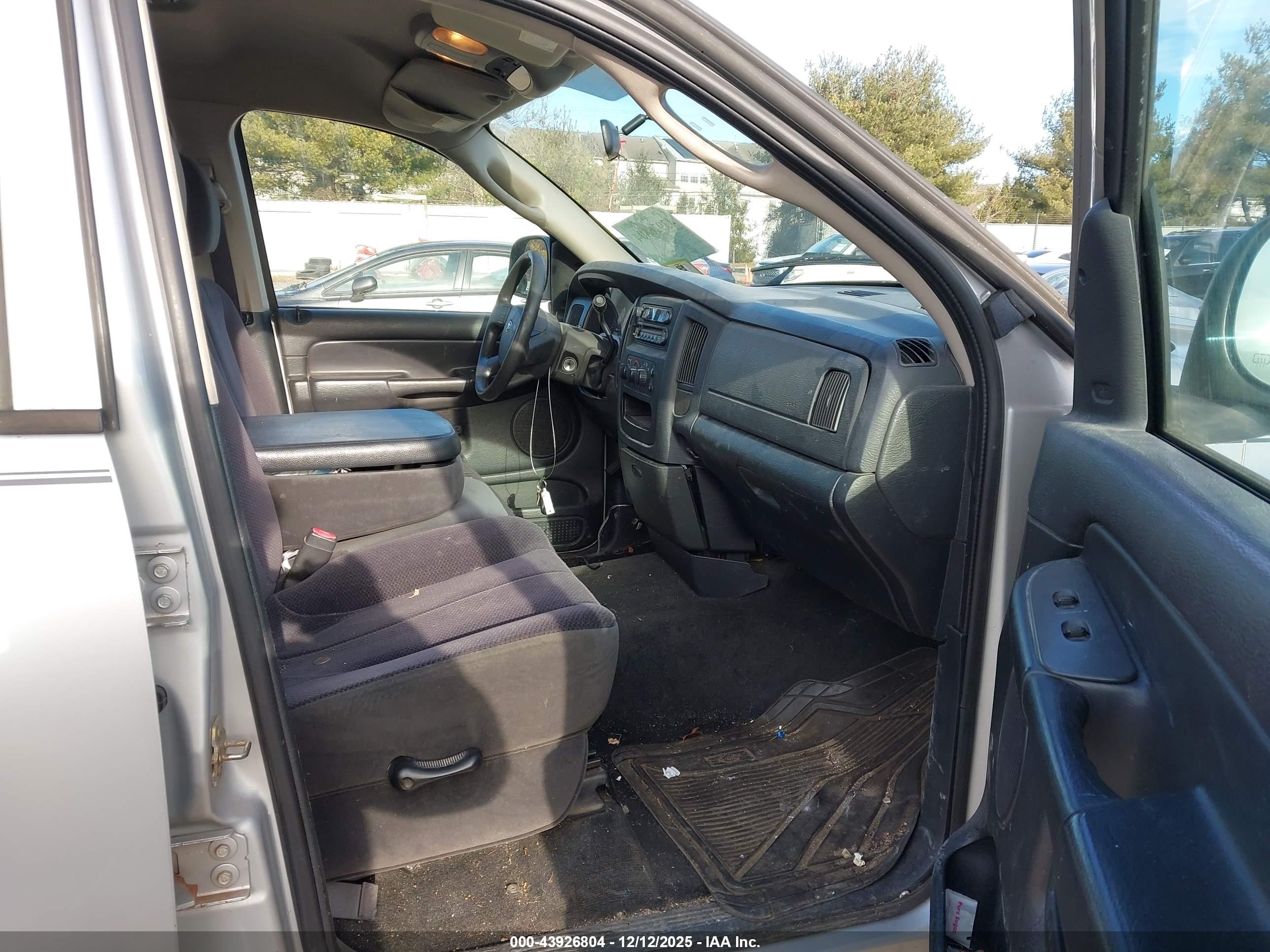 DODGE RAM image 5