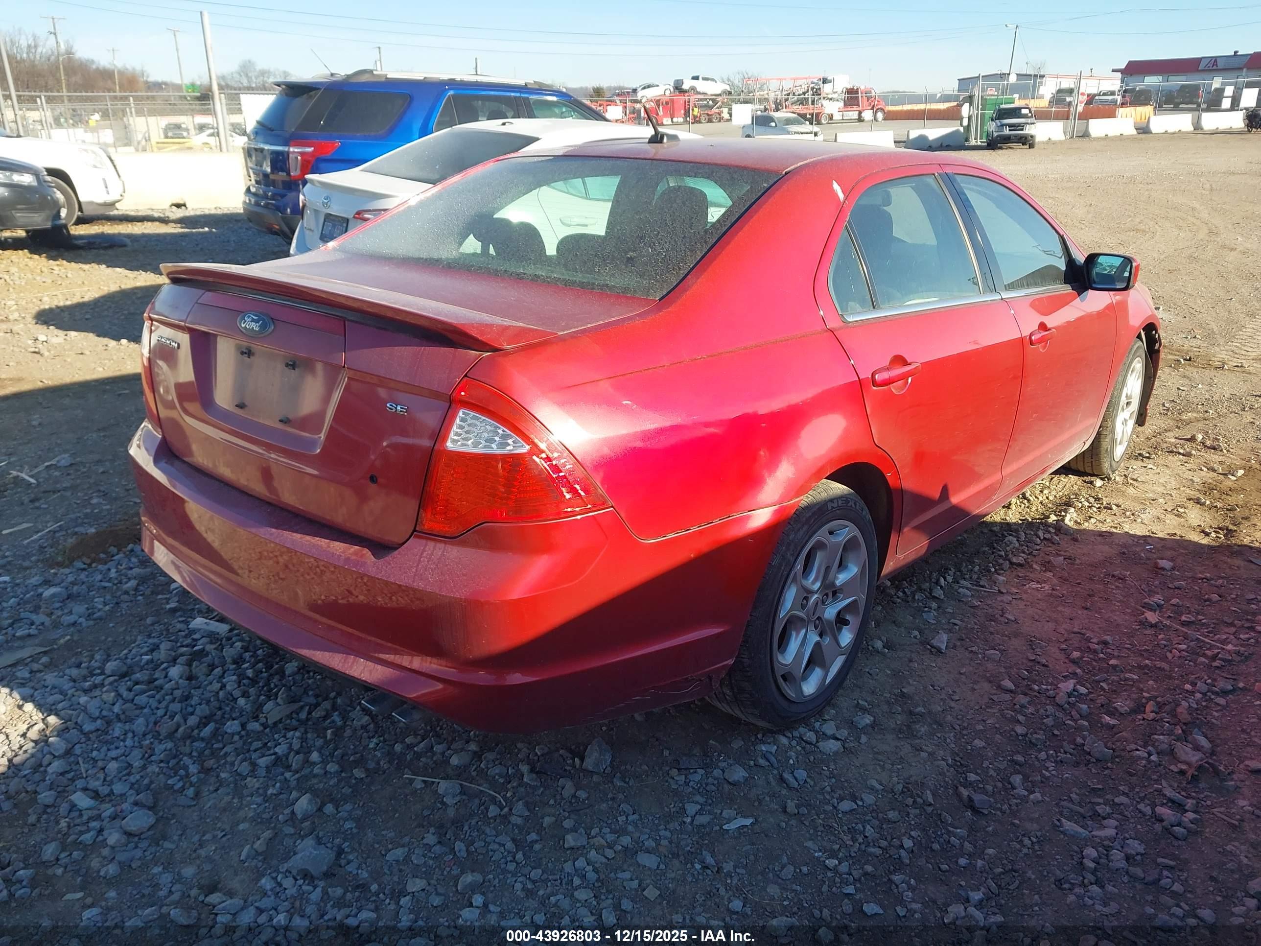 FORD FUSION image 4