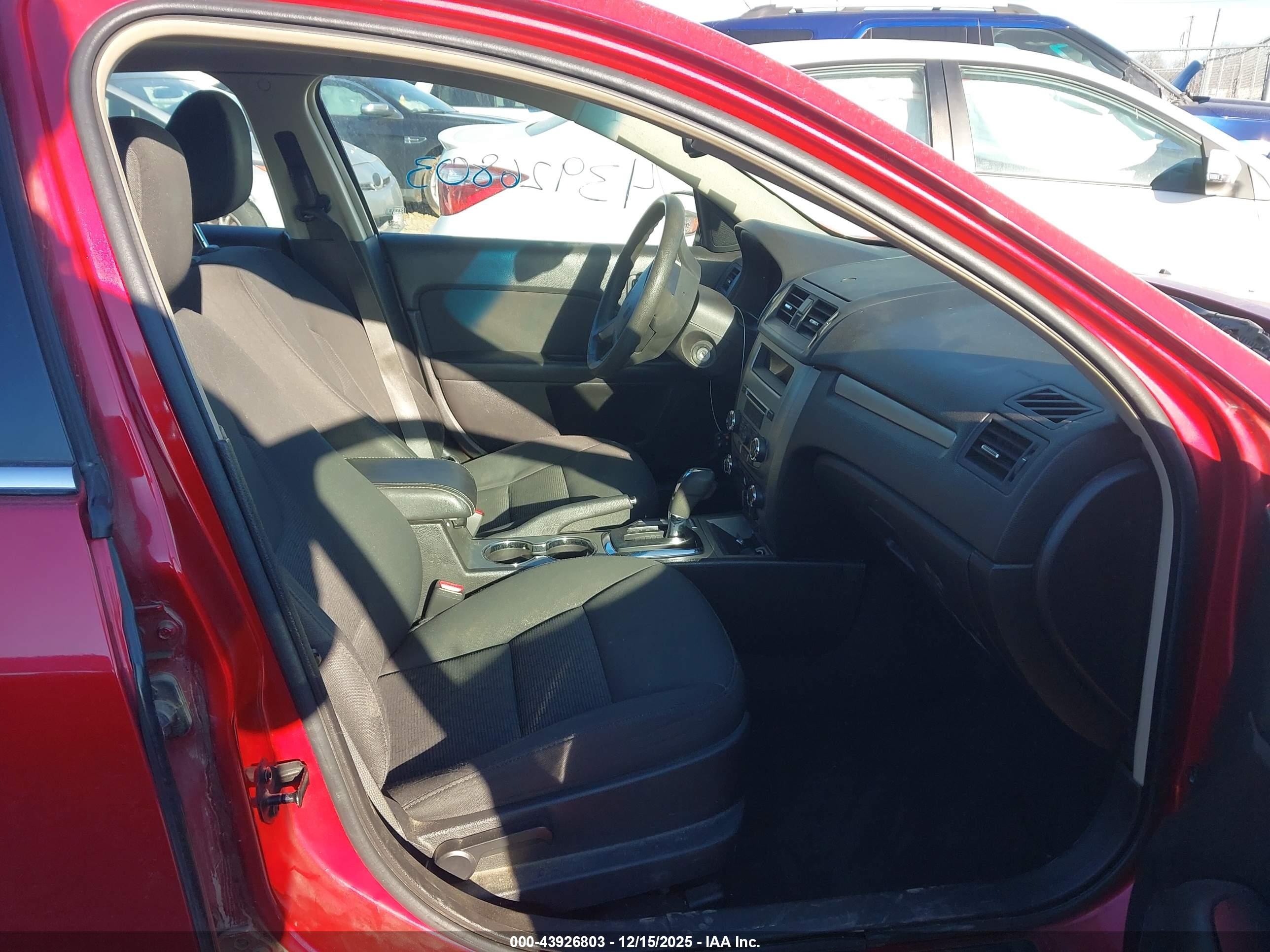 FORD FUSION image 5