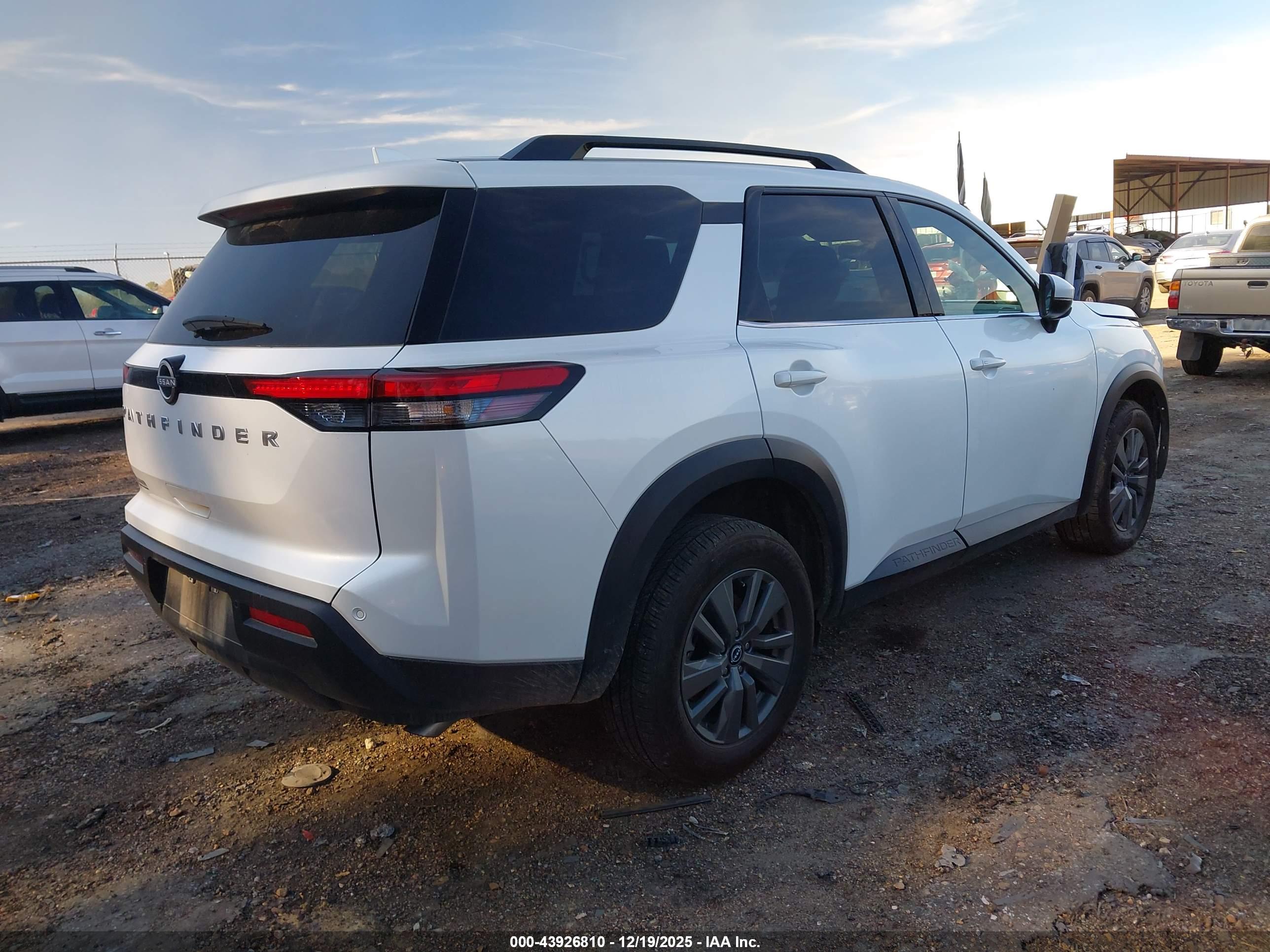 NISSAN PATHFINDER image 4