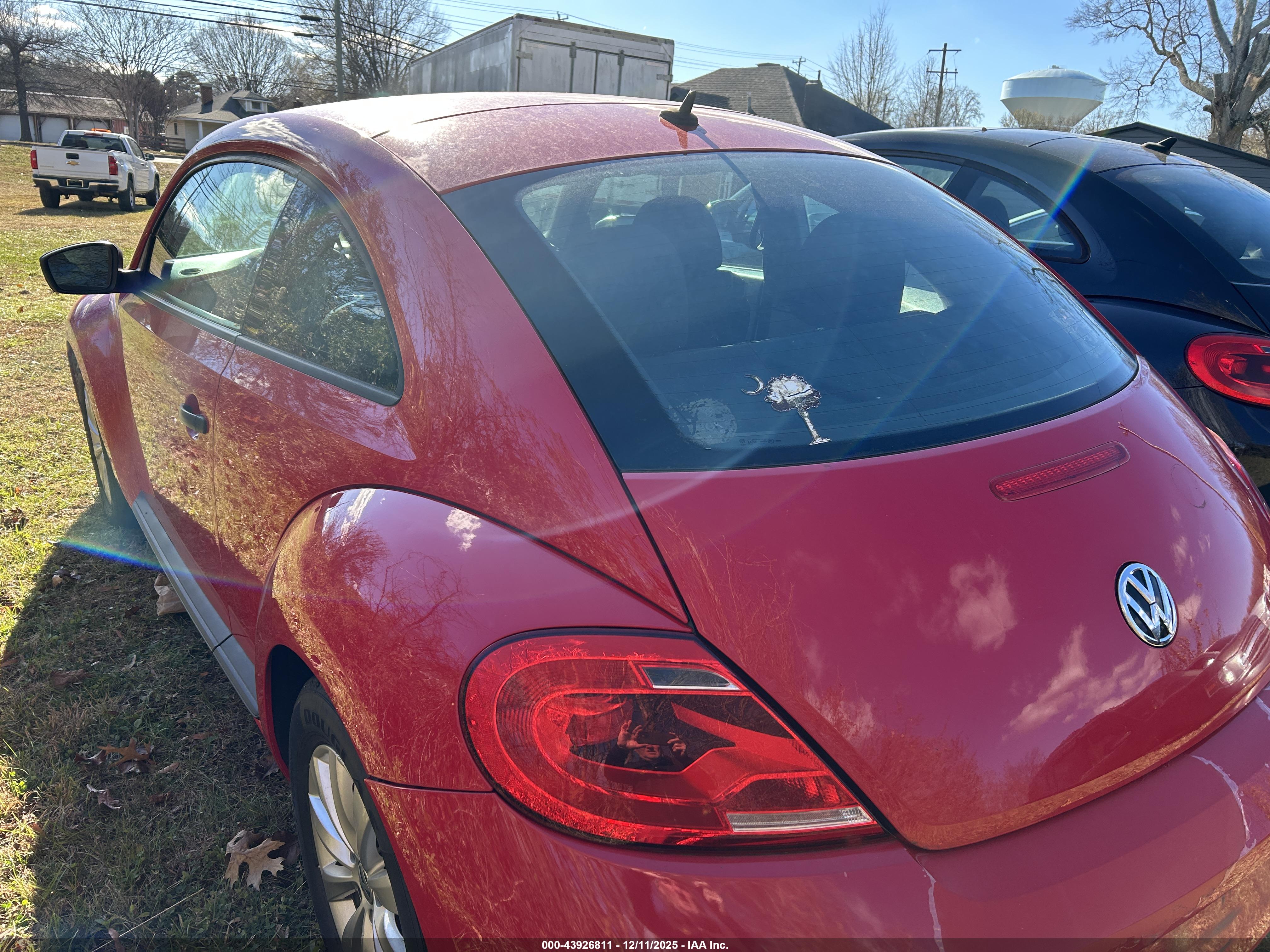 VOLKSWAGEN BEETLE image 3