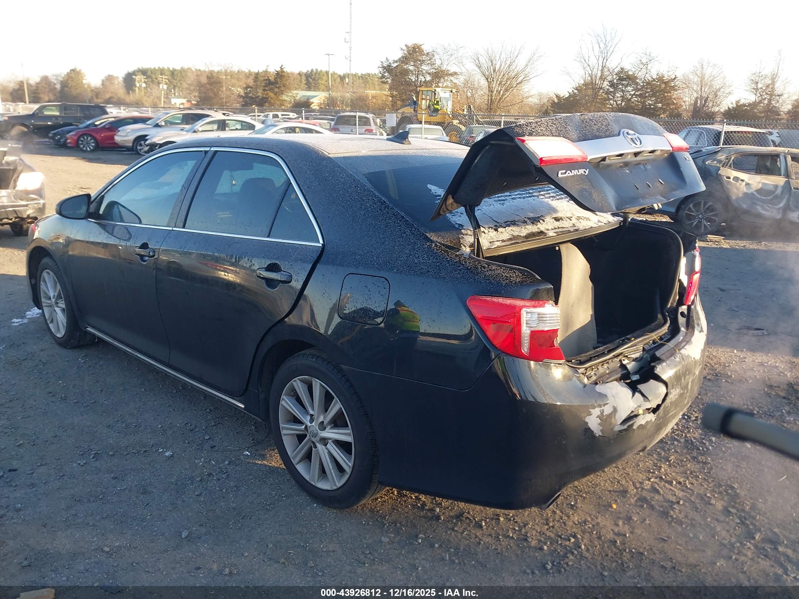 TOYOTA CAMRY image 3