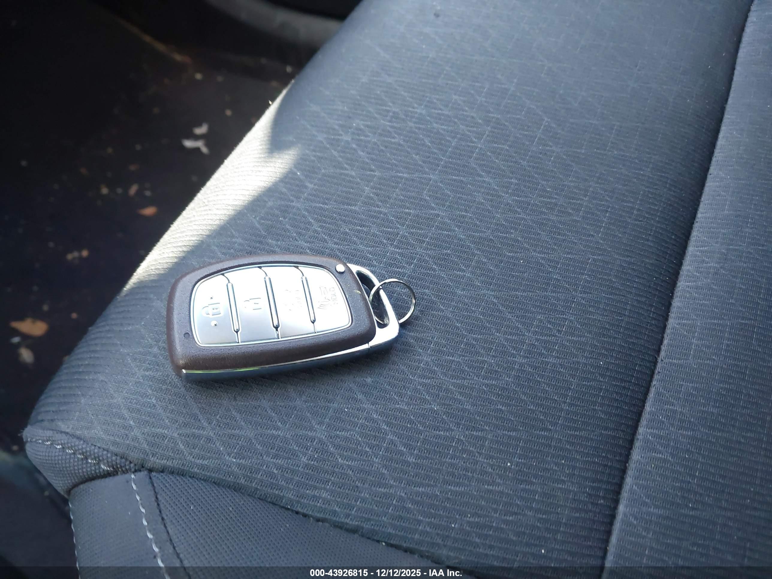 HYUNDAI TUCSON image 11