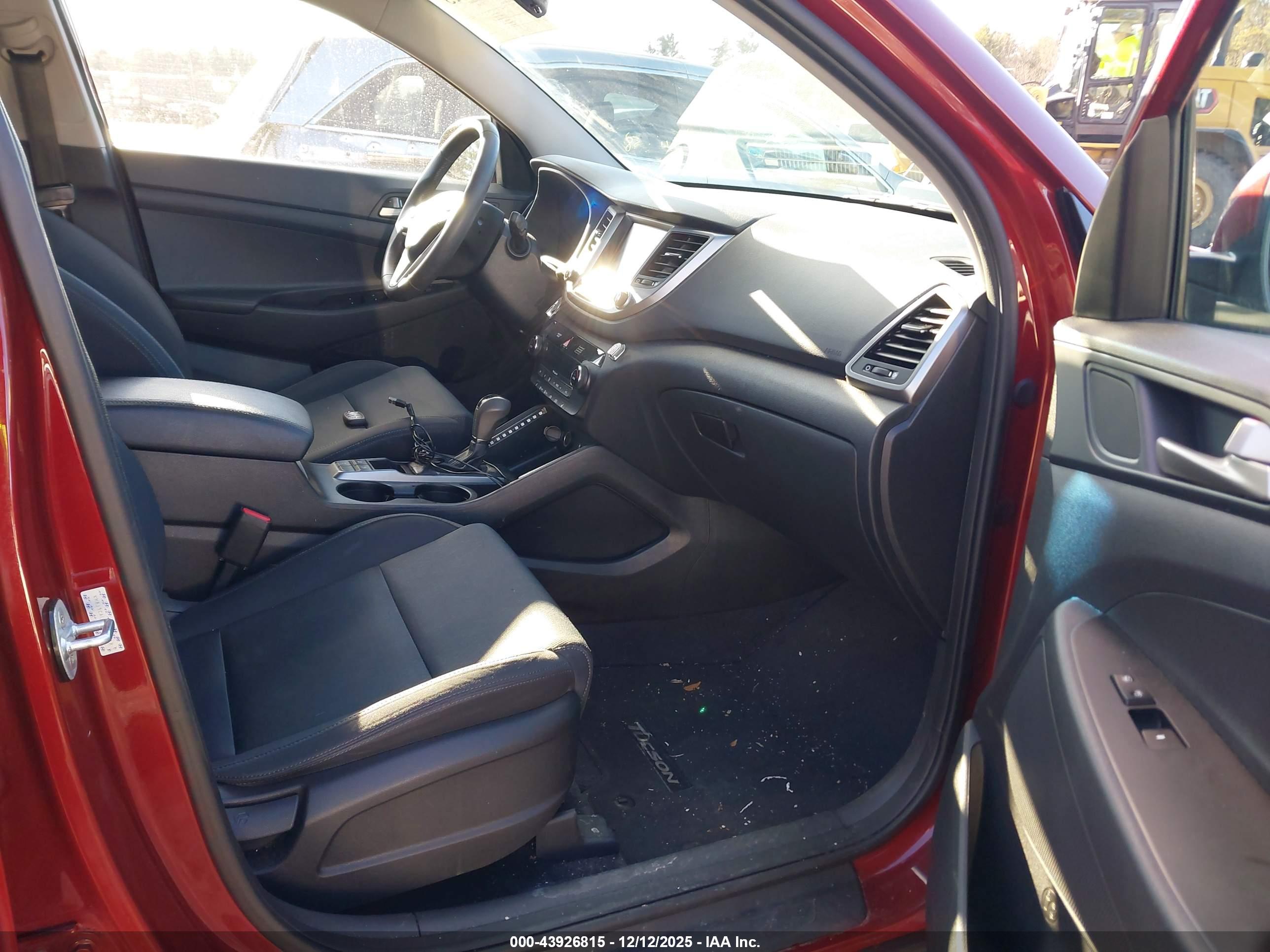 HYUNDAI TUCSON image 5