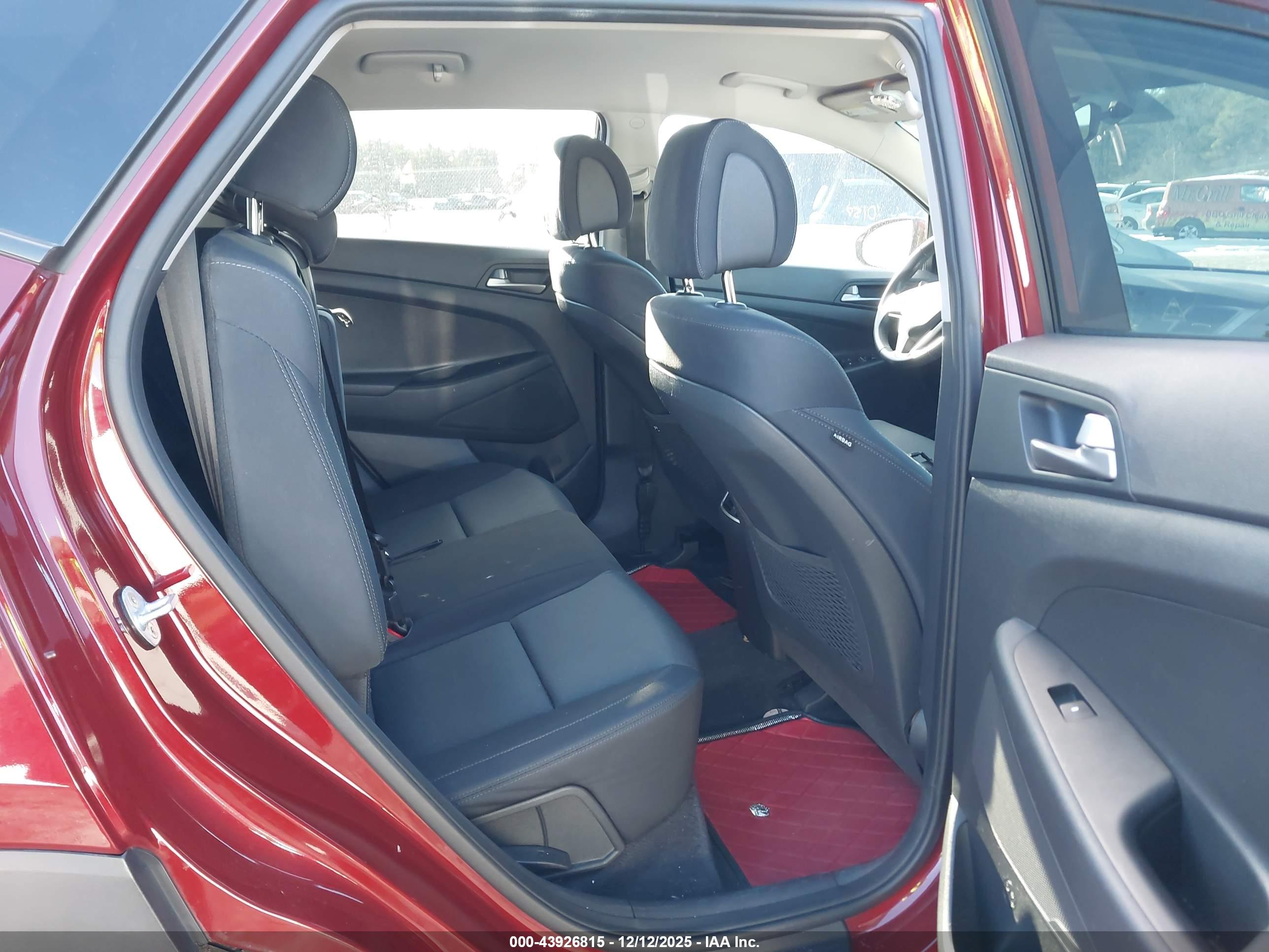 HYUNDAI TUCSON image 8