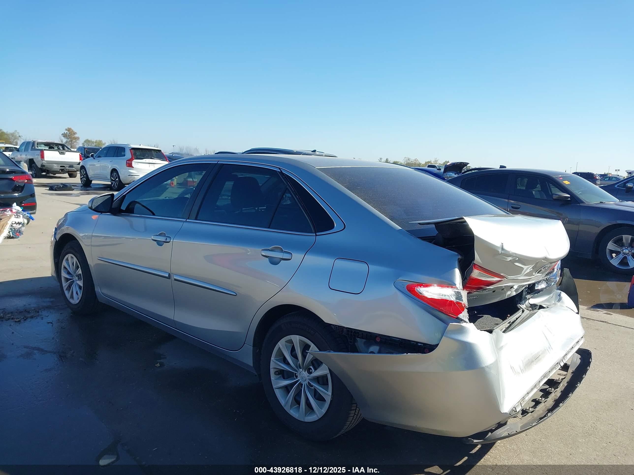 TOYOTA CAMRY image 3