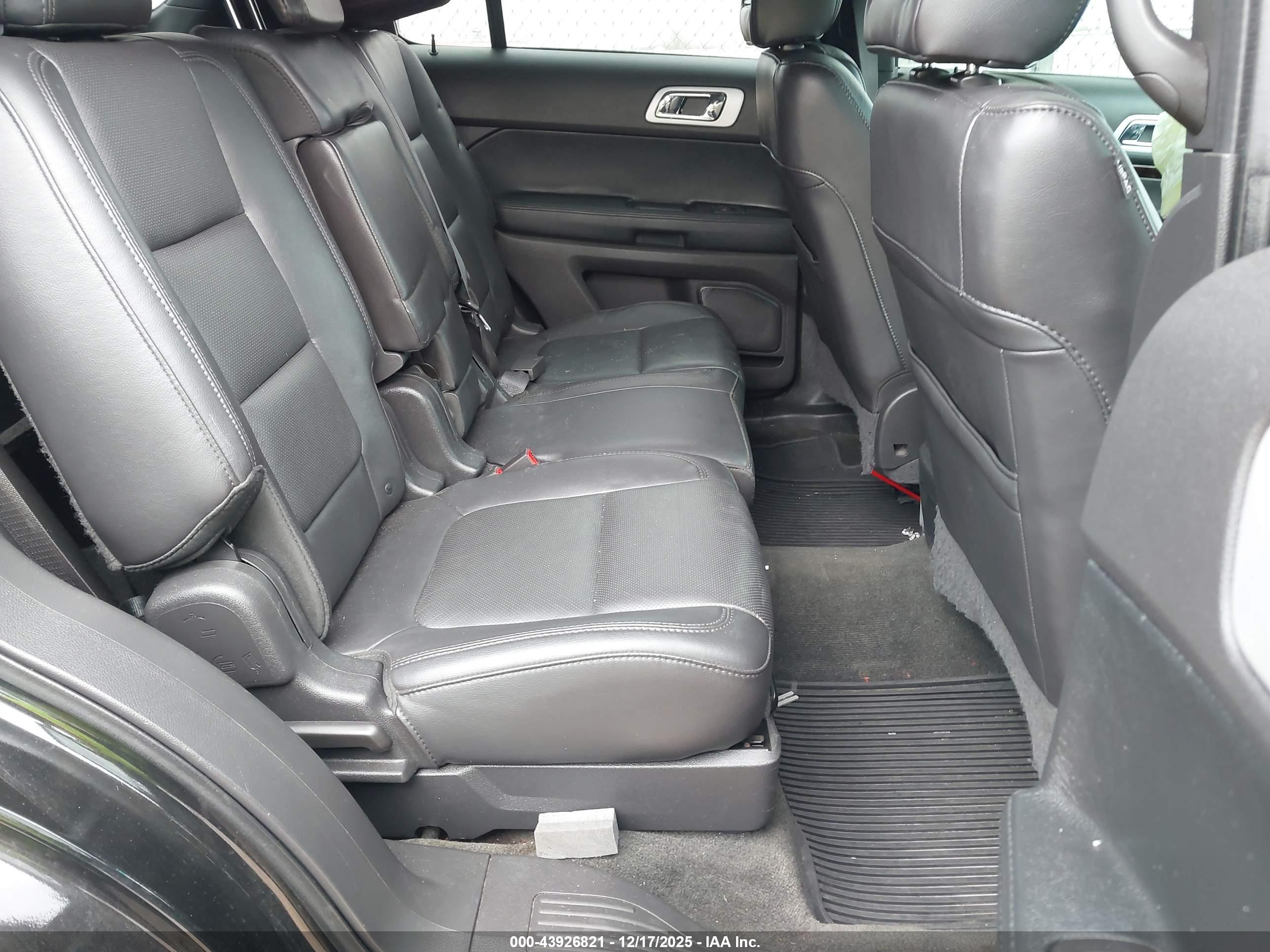 FORD EXPLORER image 8
