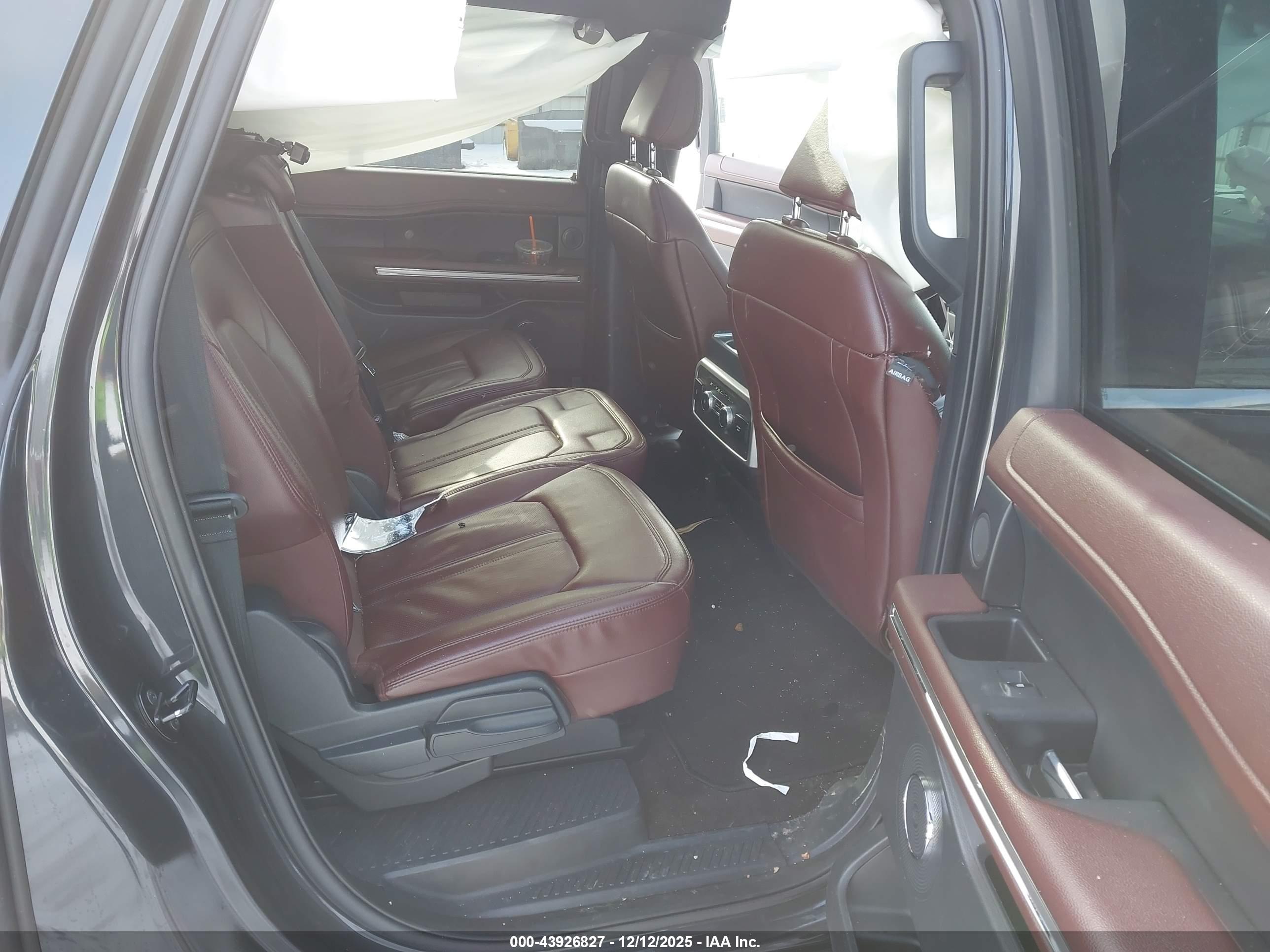 FORD EXPEDITION image 8