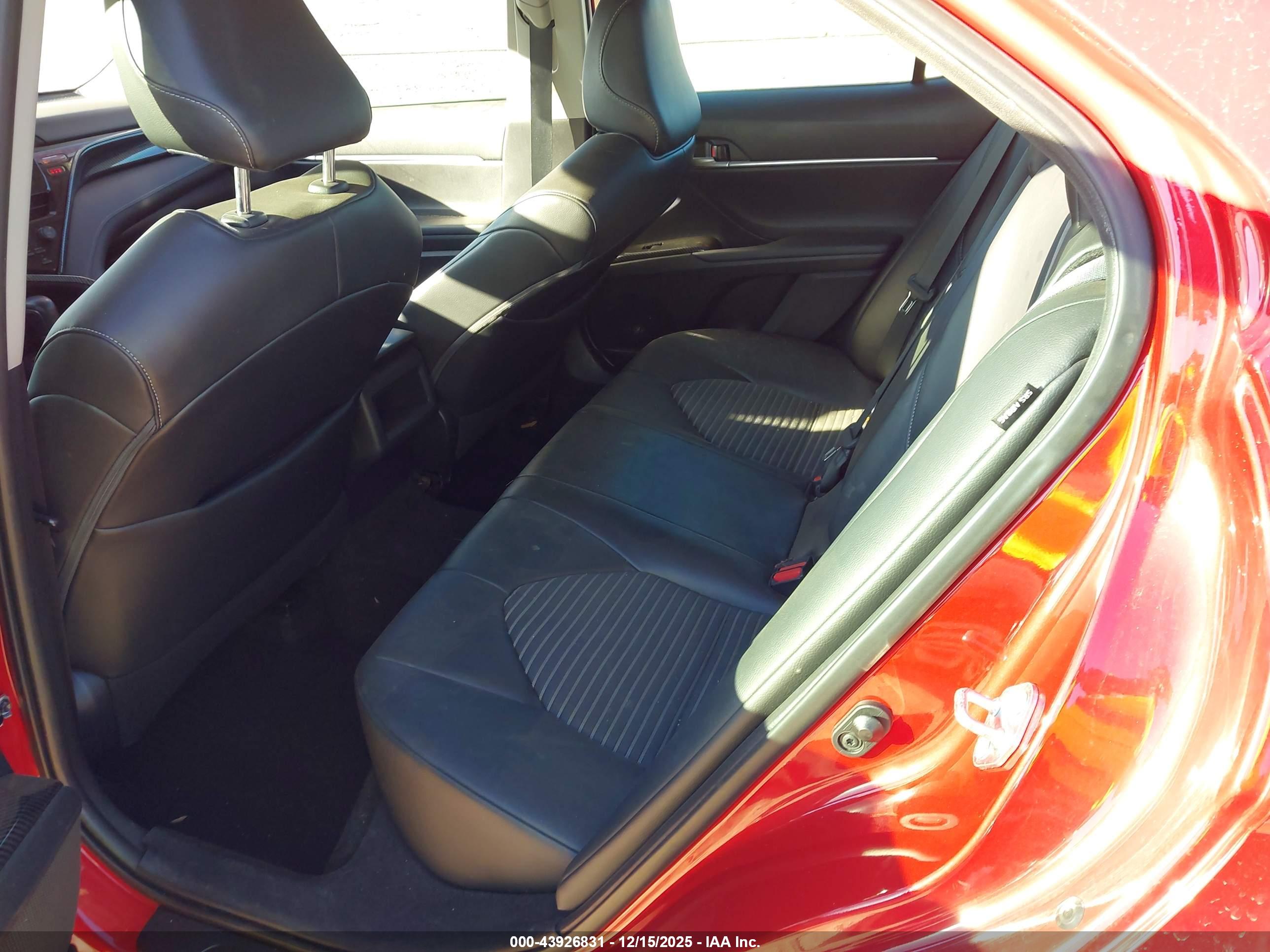 TOYOTA CAMRY image 8