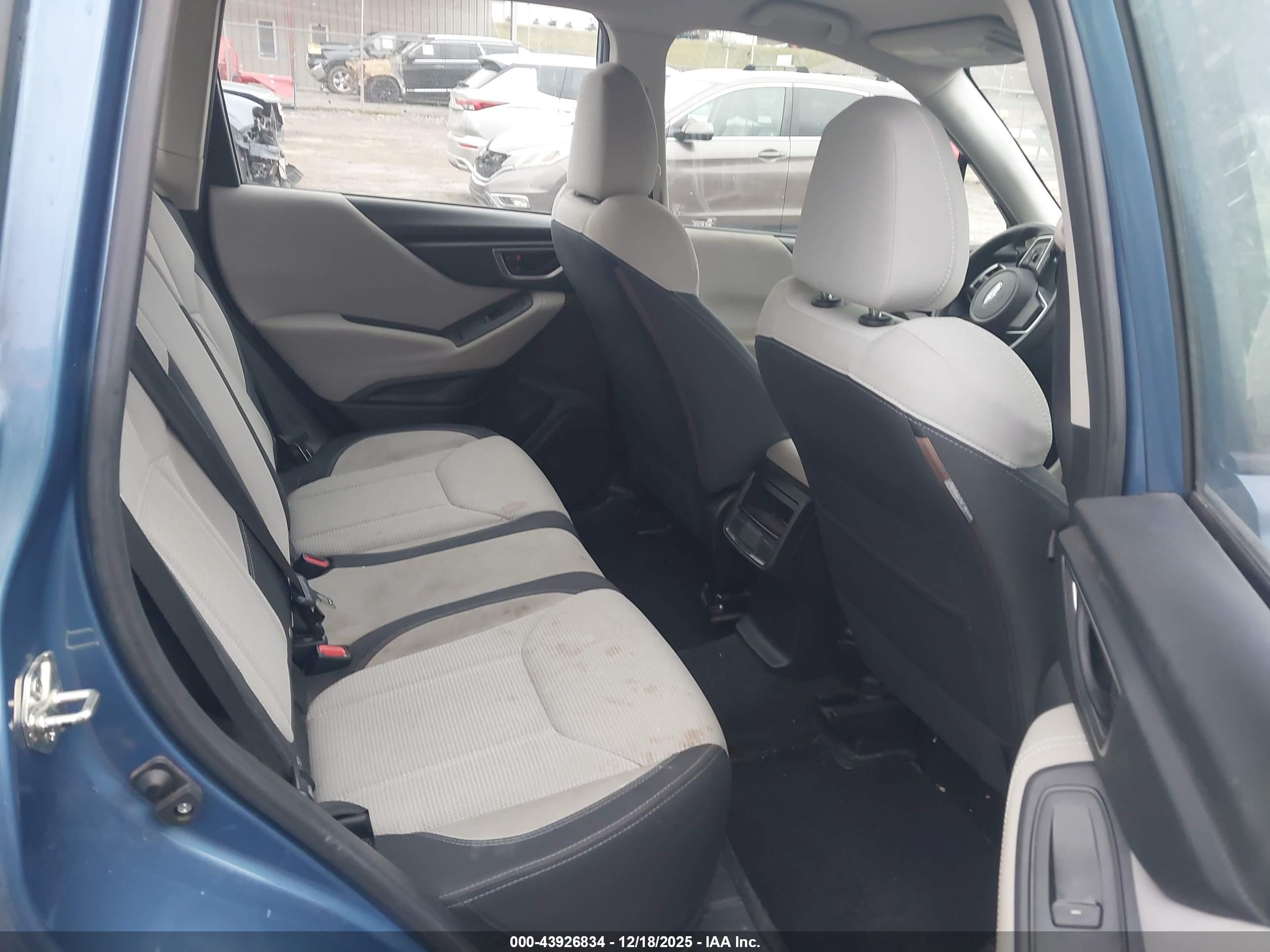 SUBARU FORESTER image 8