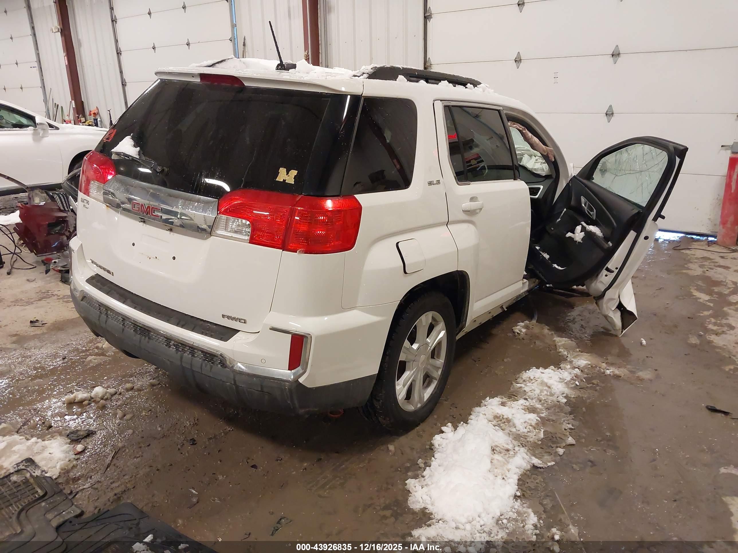 GMC TERRAIN image 4