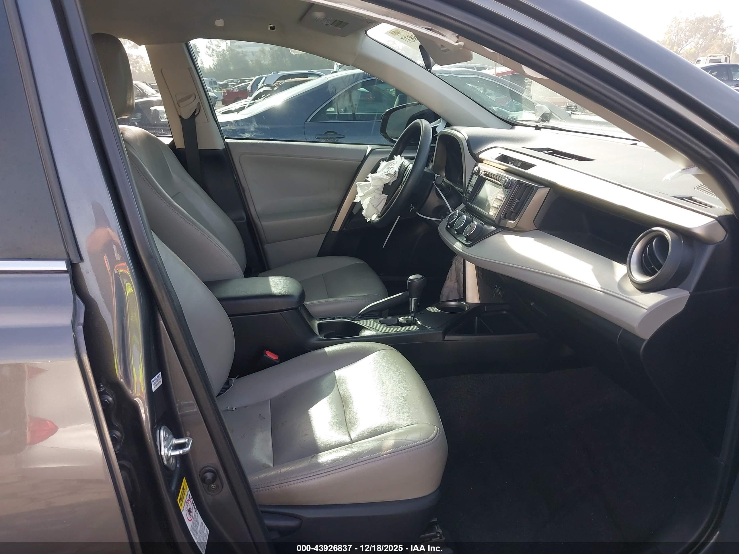 TOYOTA RAV4 image 5