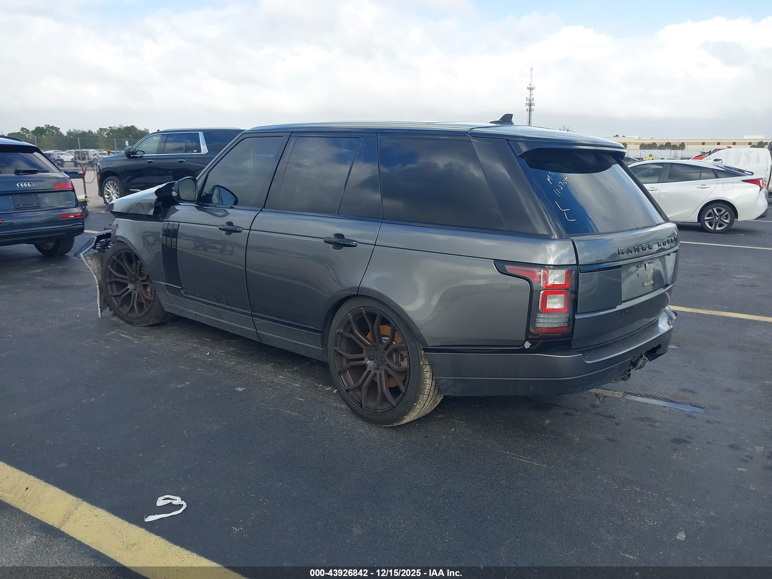 LAND ROVER image 3