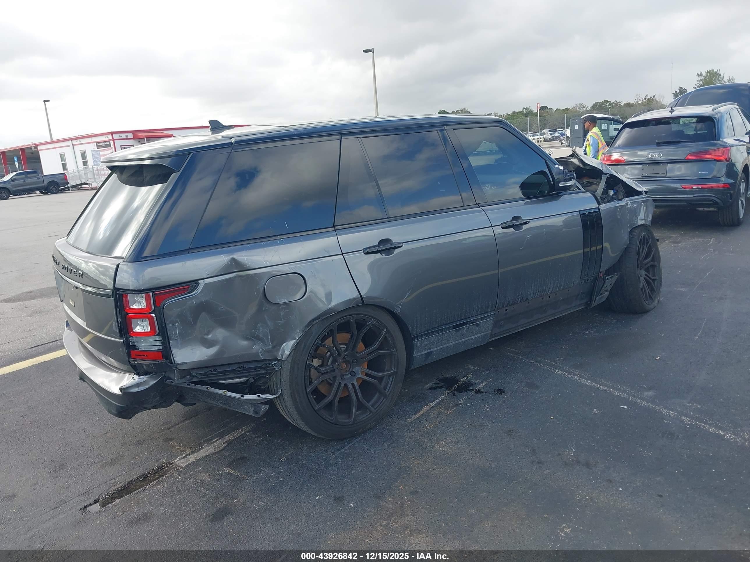 LAND ROVER image 4