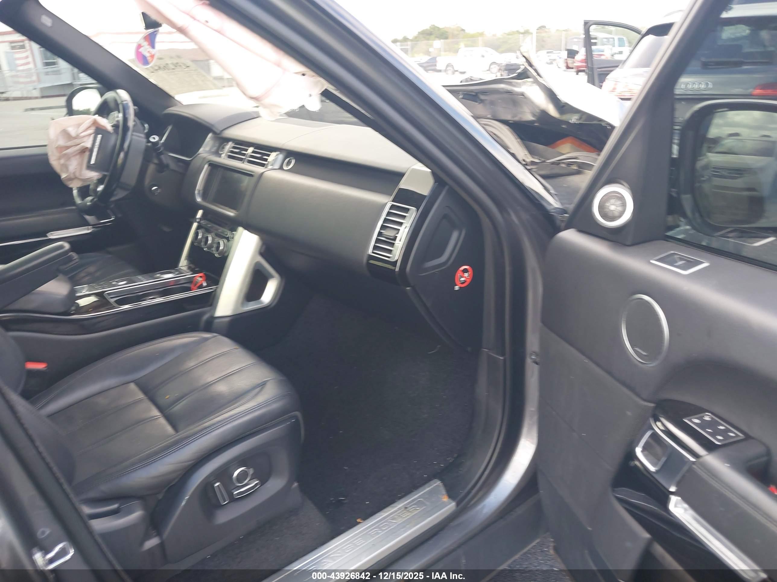 LAND ROVER image 5