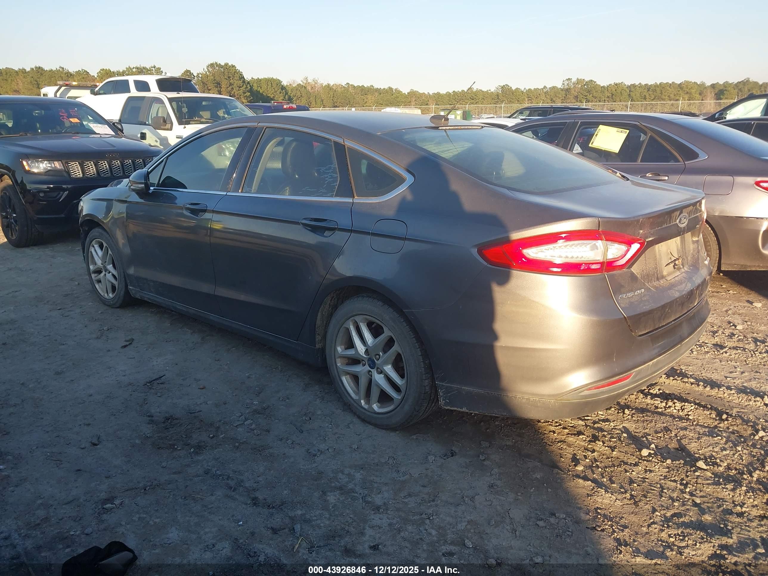 FORD FUSION image 3