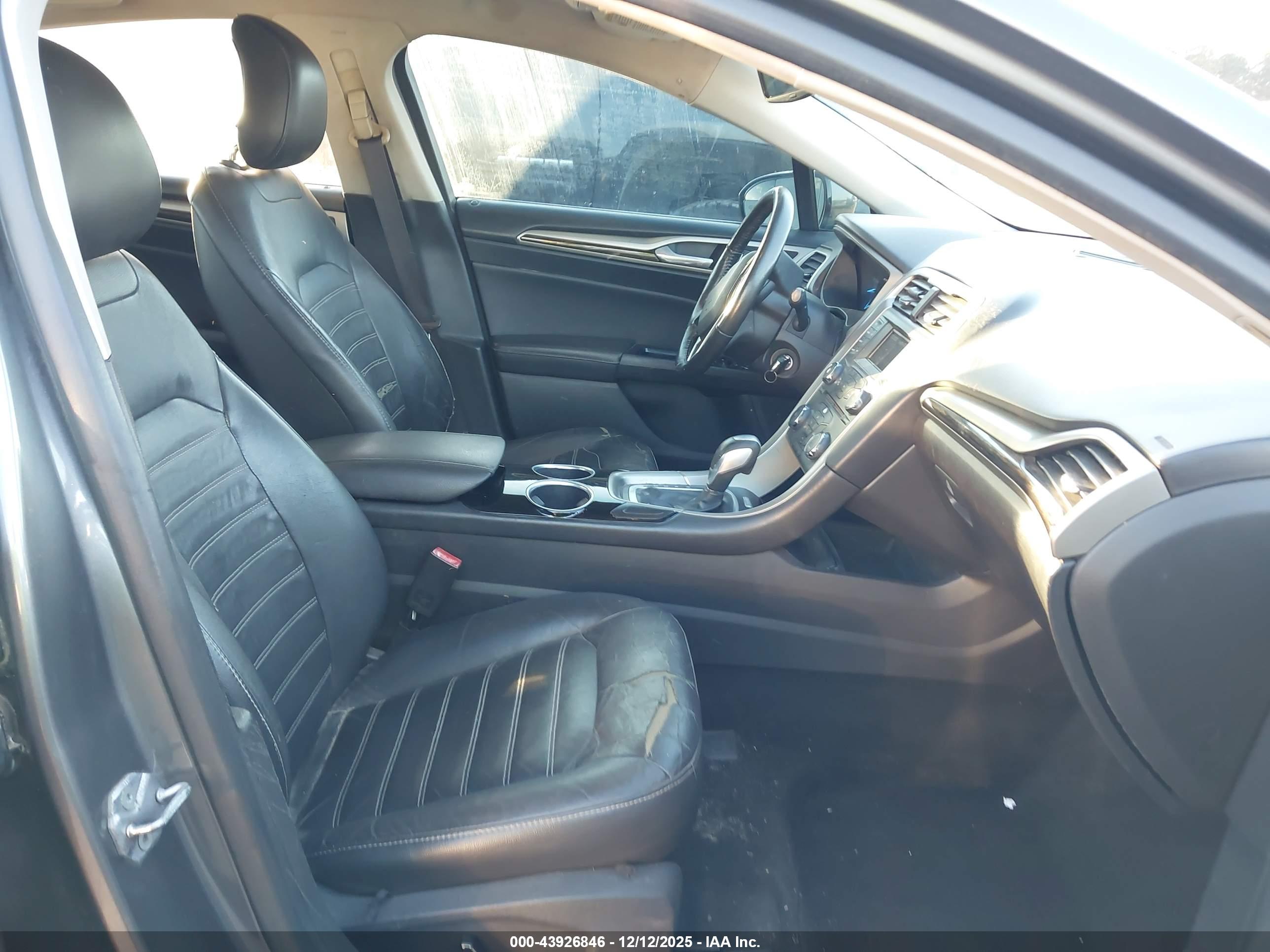 FORD FUSION image 5