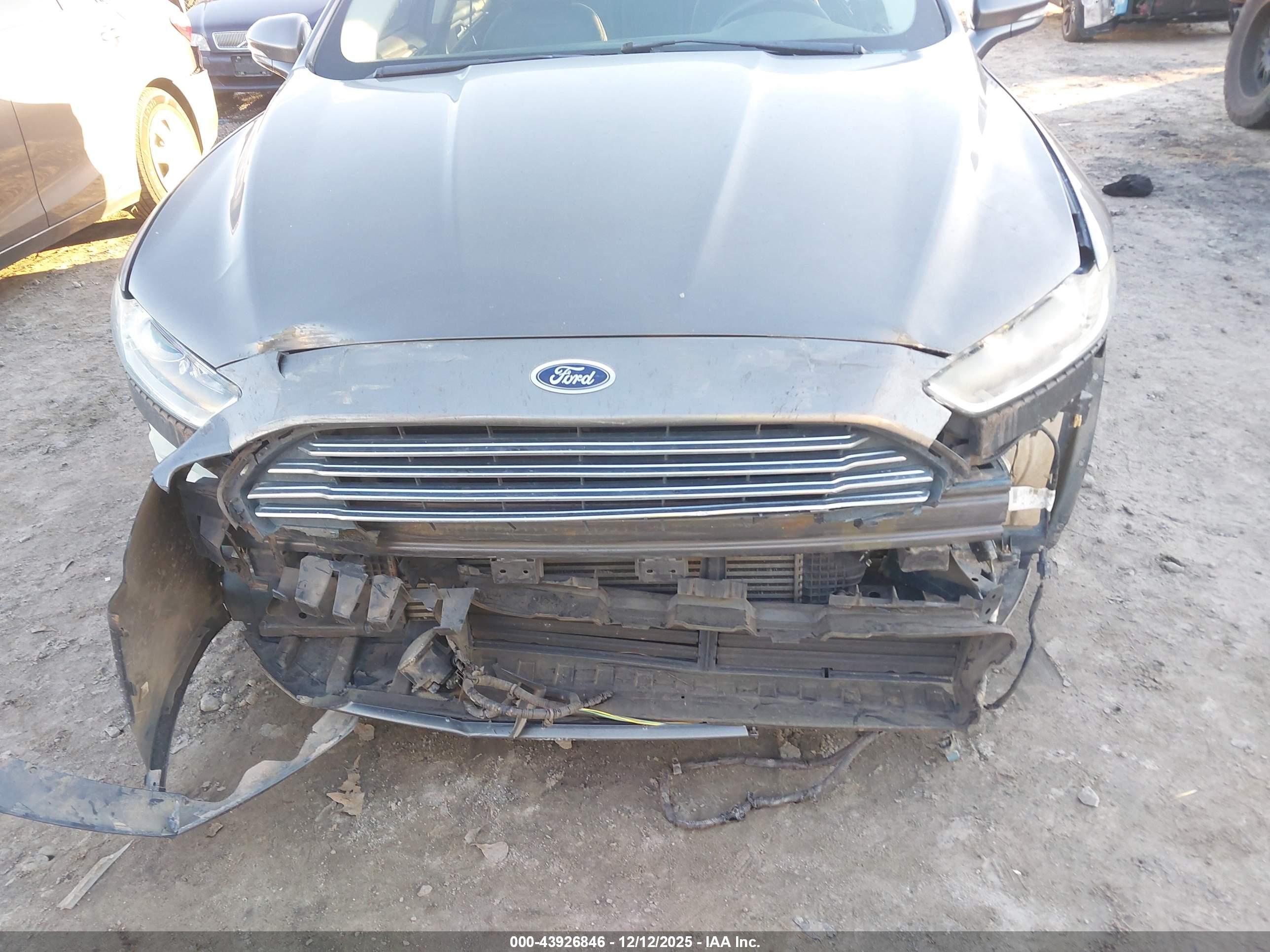 FORD FUSION image 6