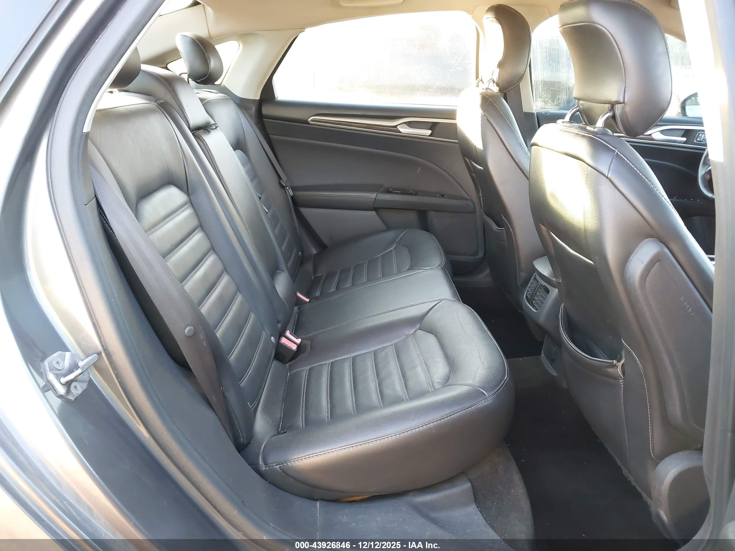 FORD FUSION image 8