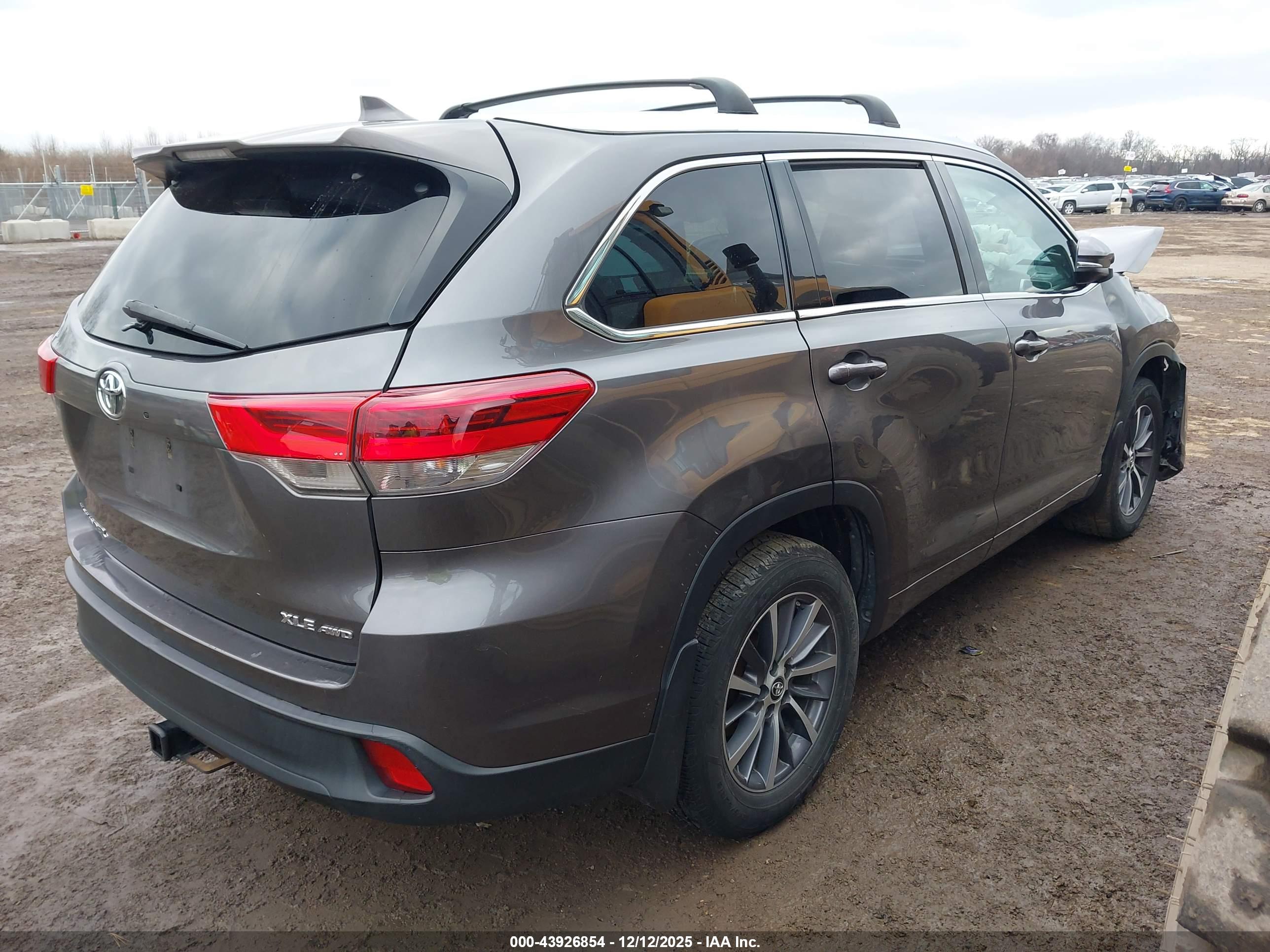 TOYOTA HIGHLANDER image 4