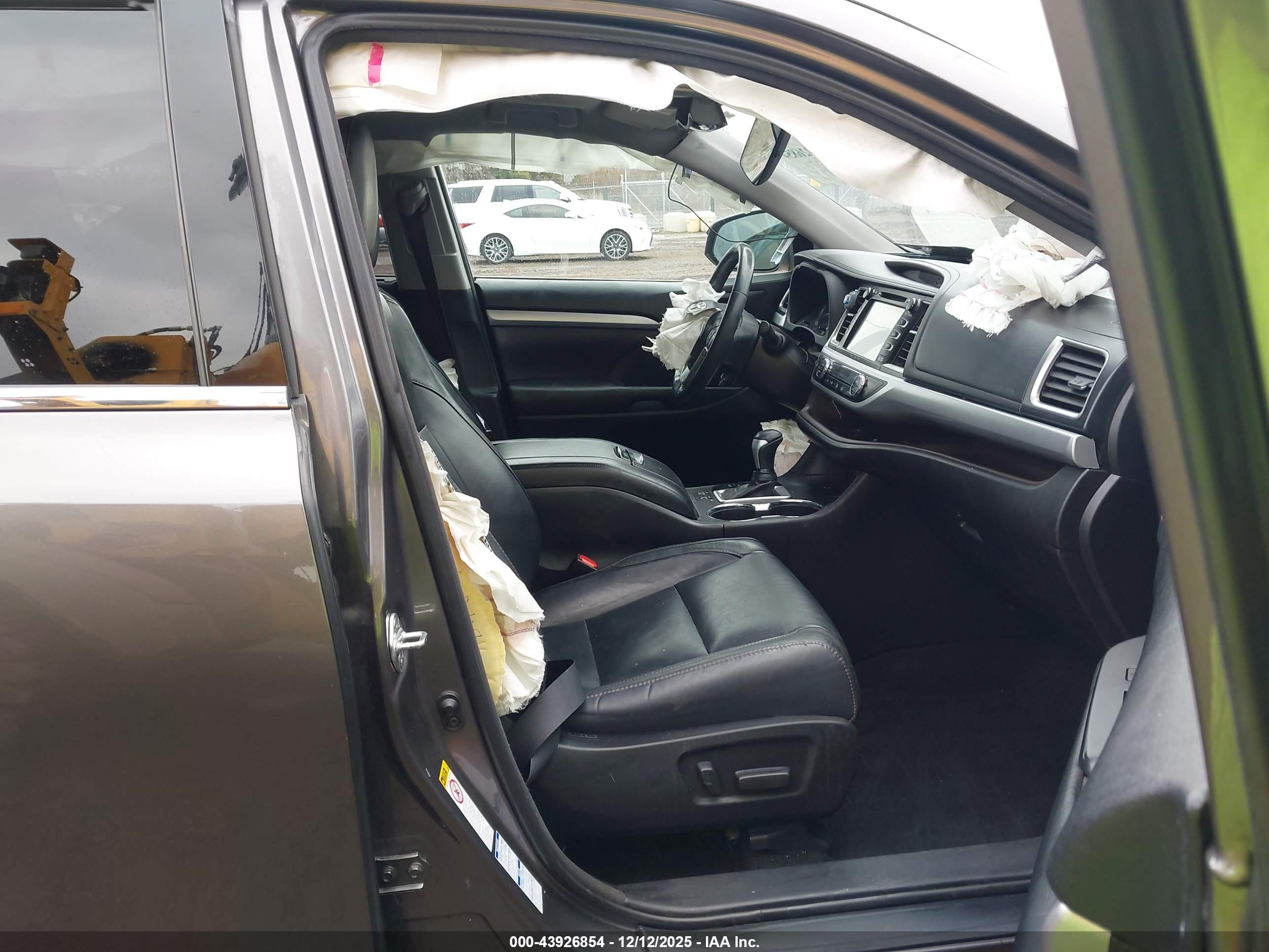 TOYOTA HIGHLANDER image 5