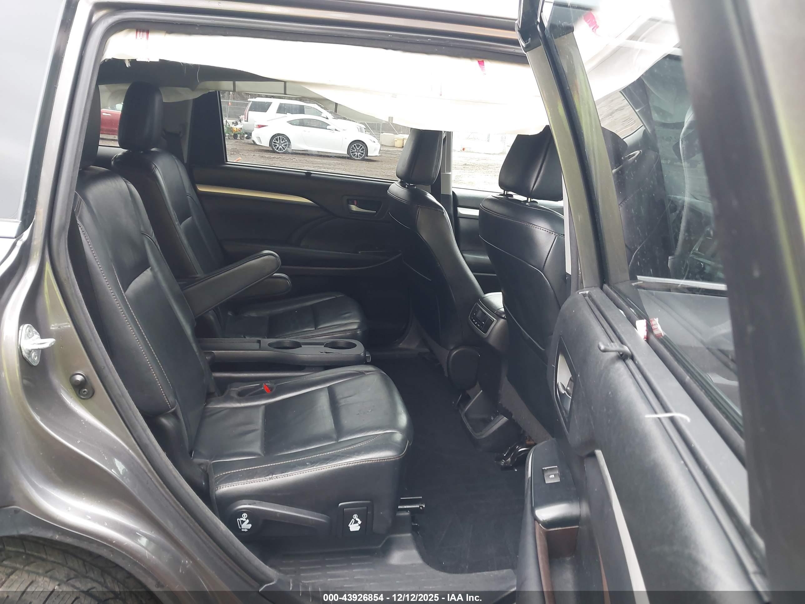 TOYOTA HIGHLANDER image 8