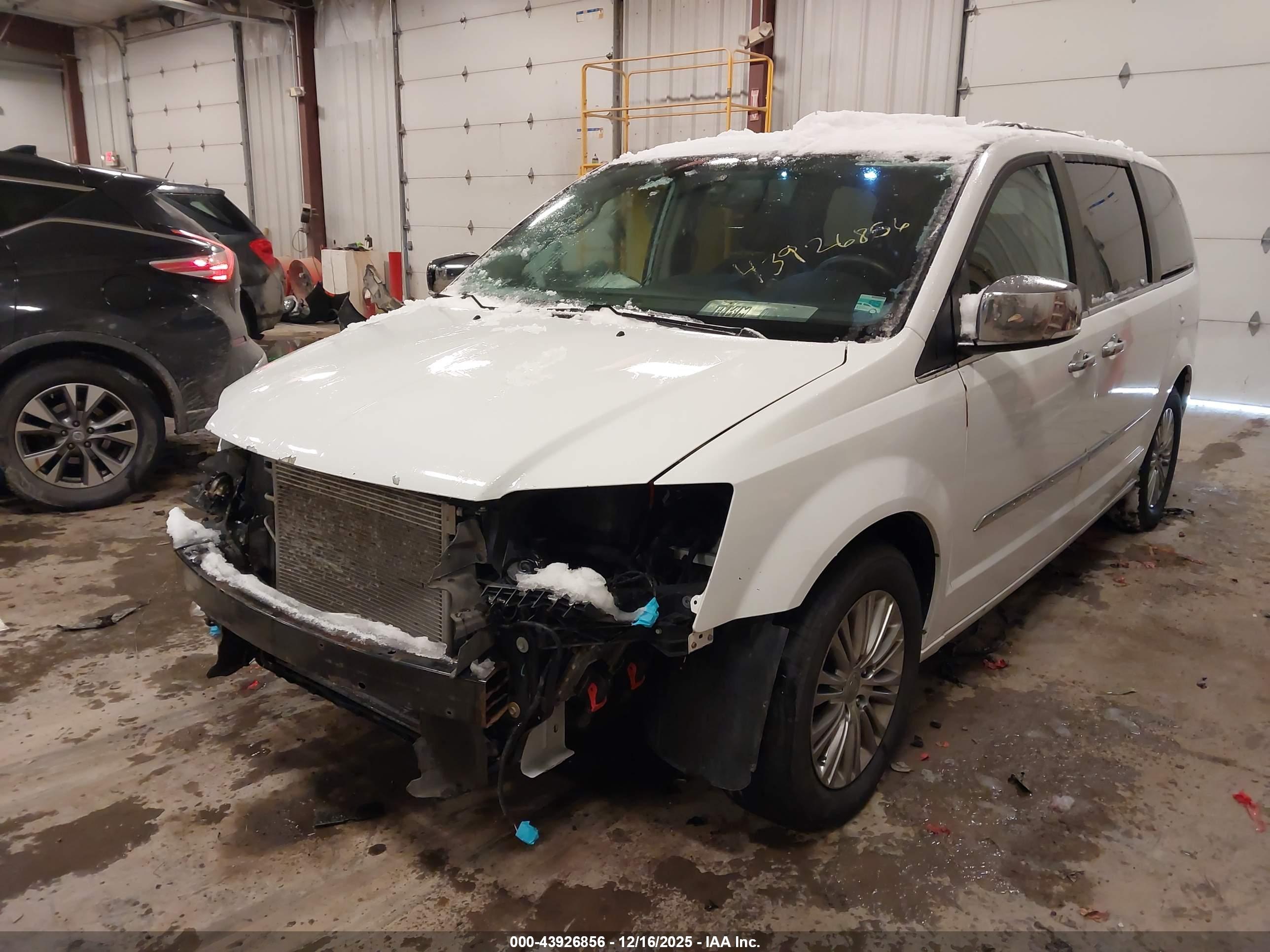 CHRYSLER TOWN image 2
